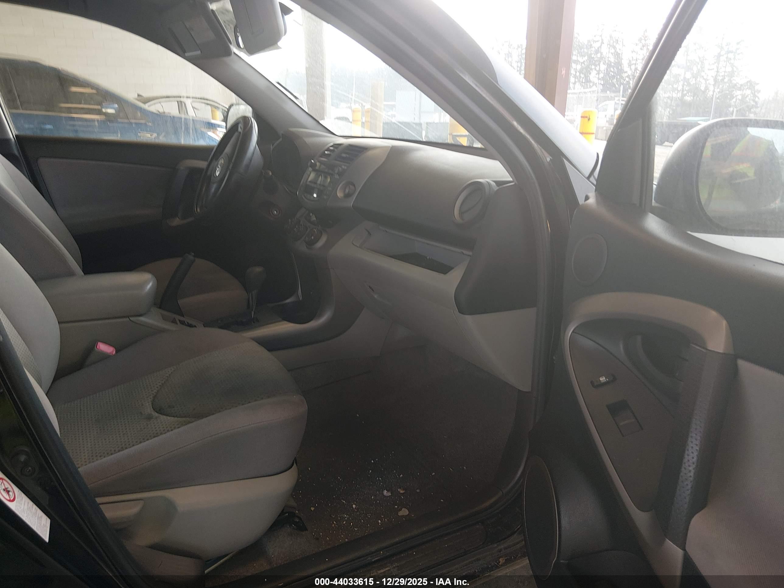TOYOTA RAV4 image 5