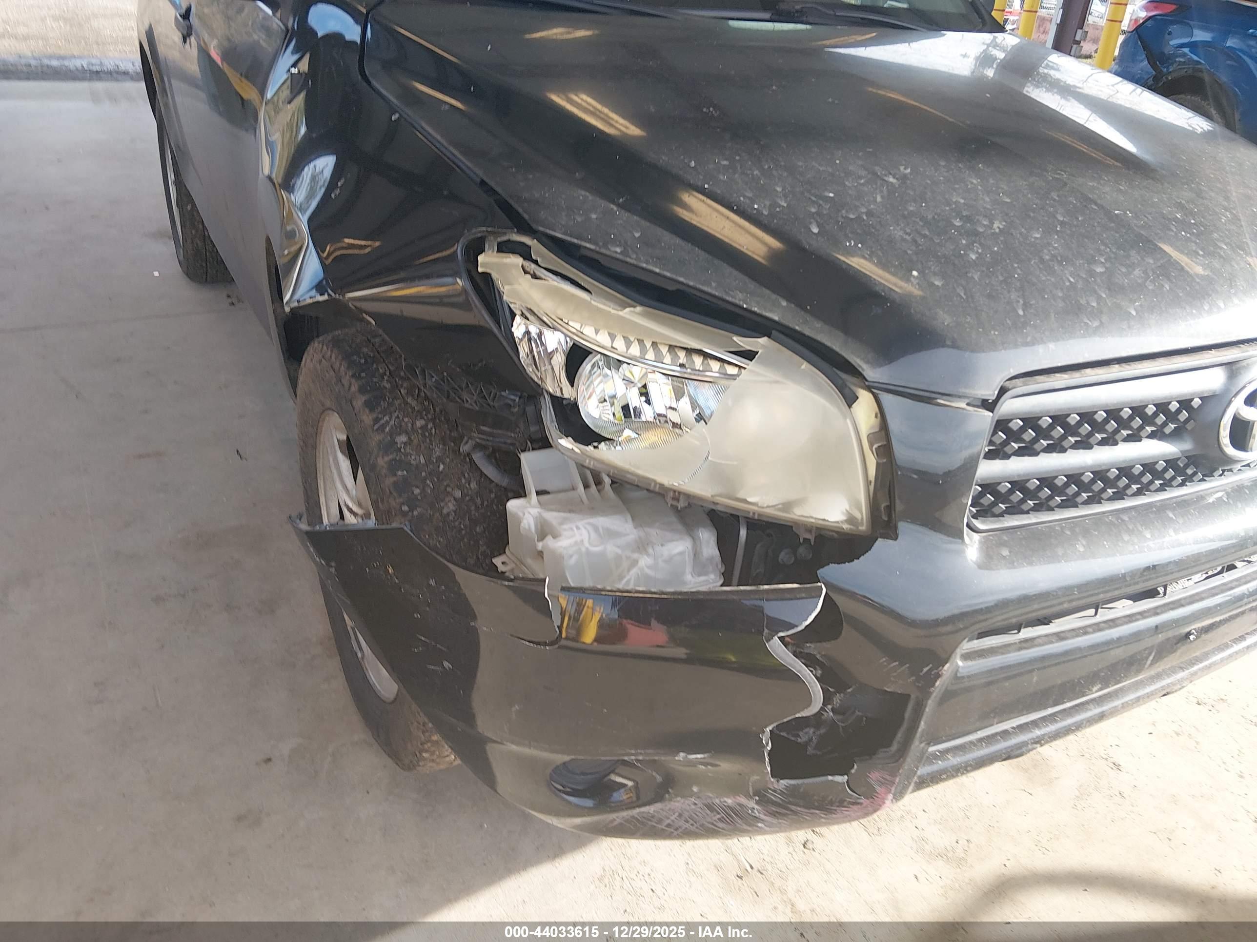 TOYOTA RAV4 image 6