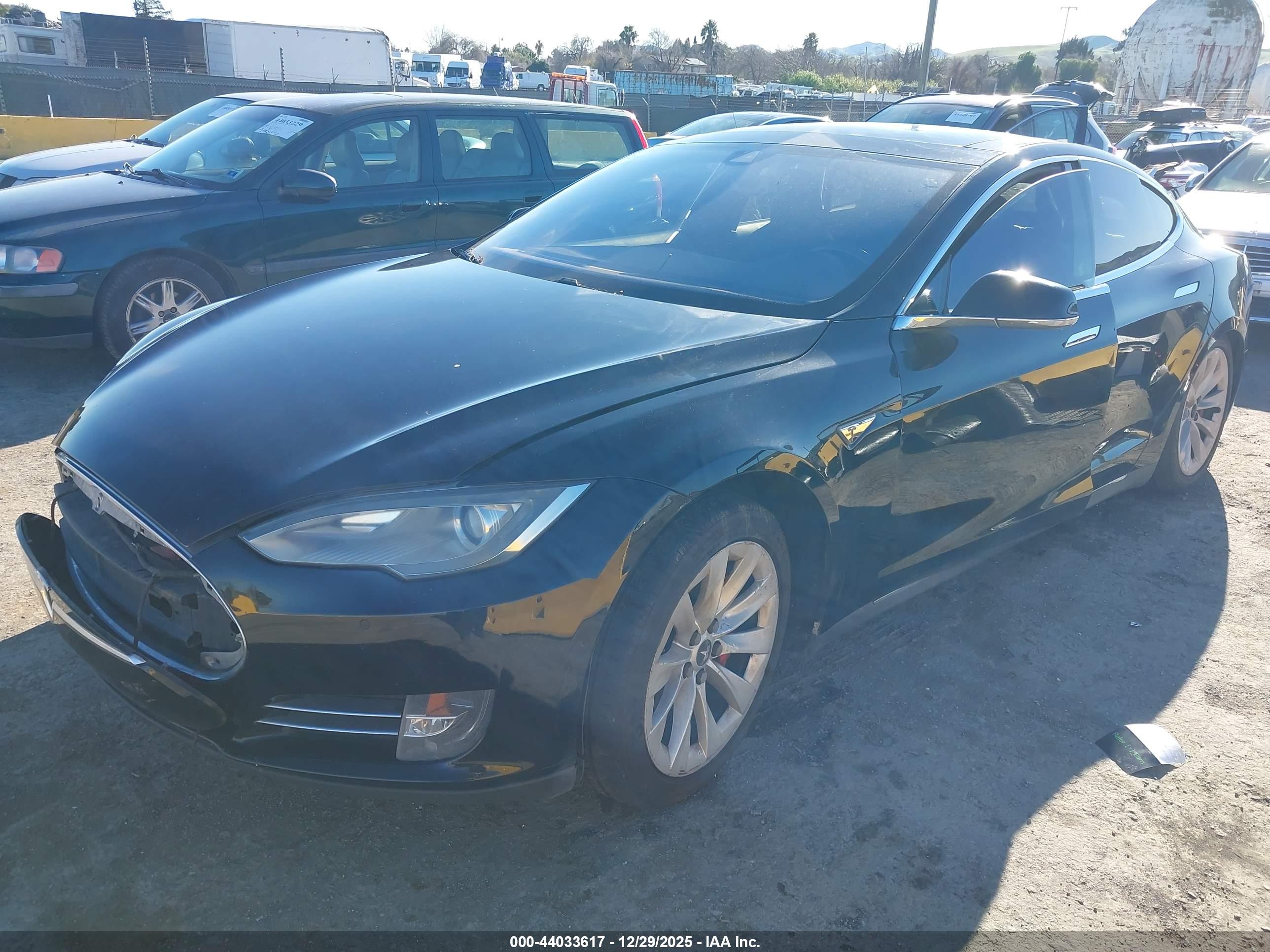 TESLA MODEL image 2
