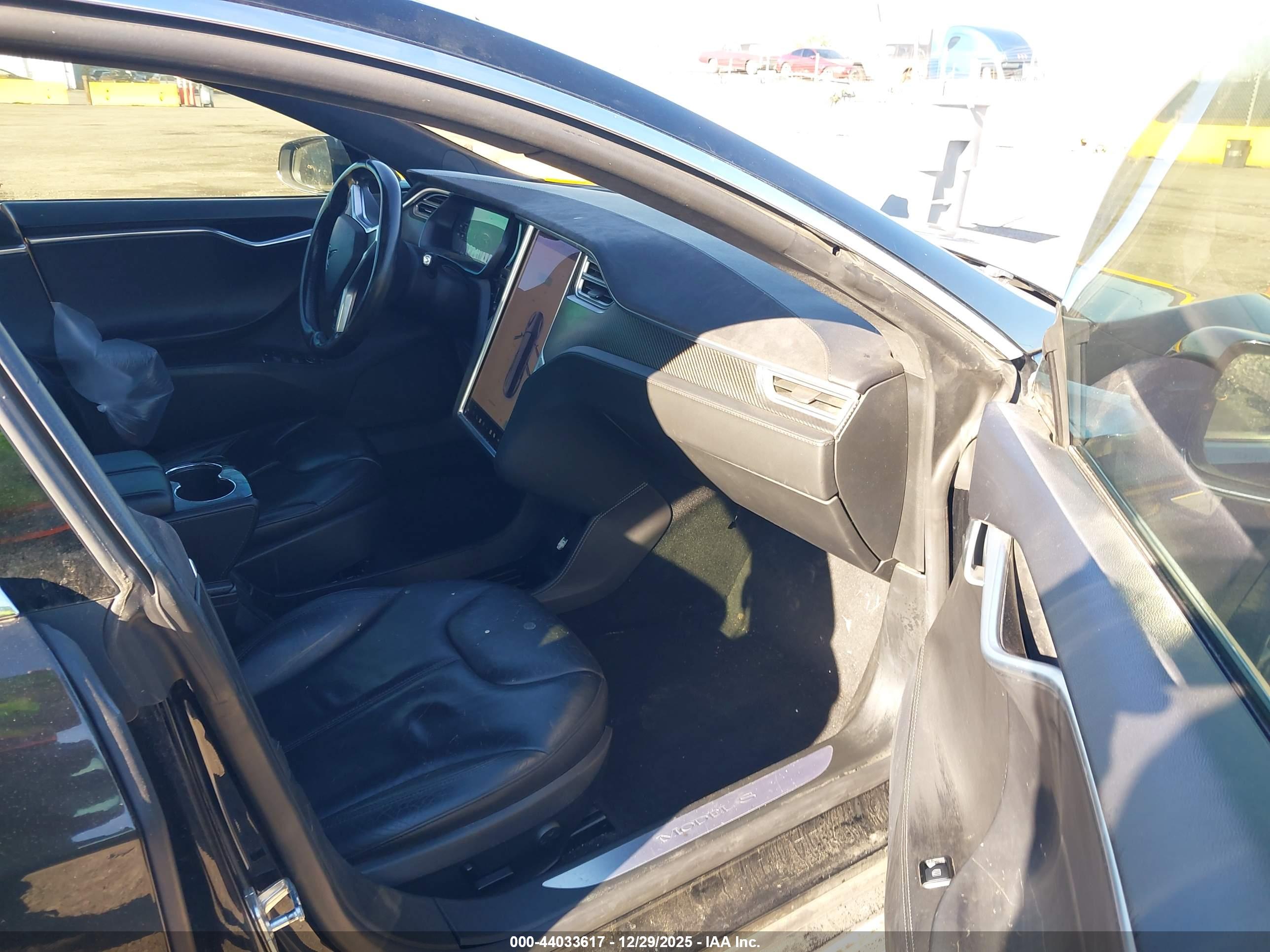 TESLA MODEL image 5