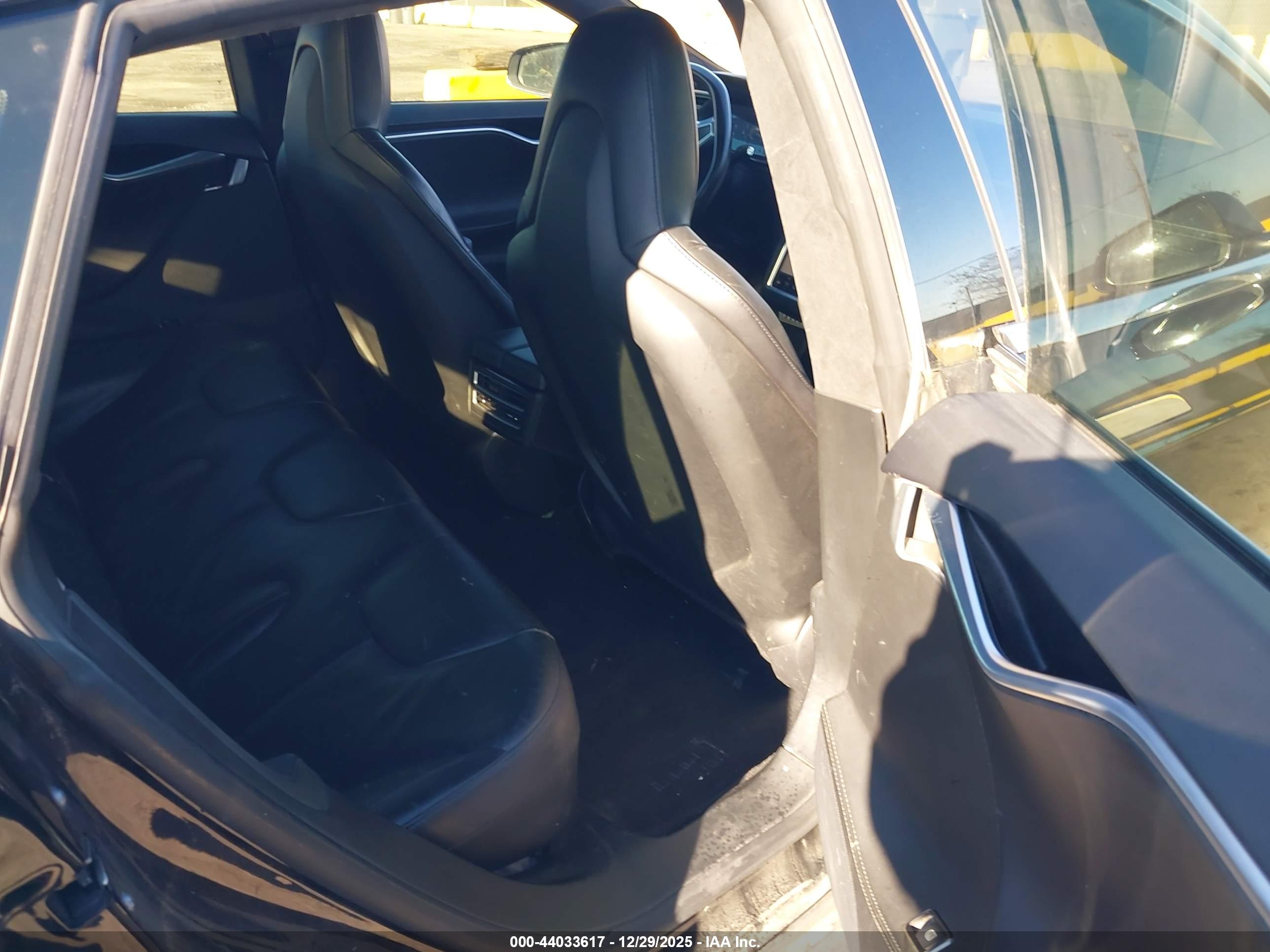 TESLA MODEL image 8