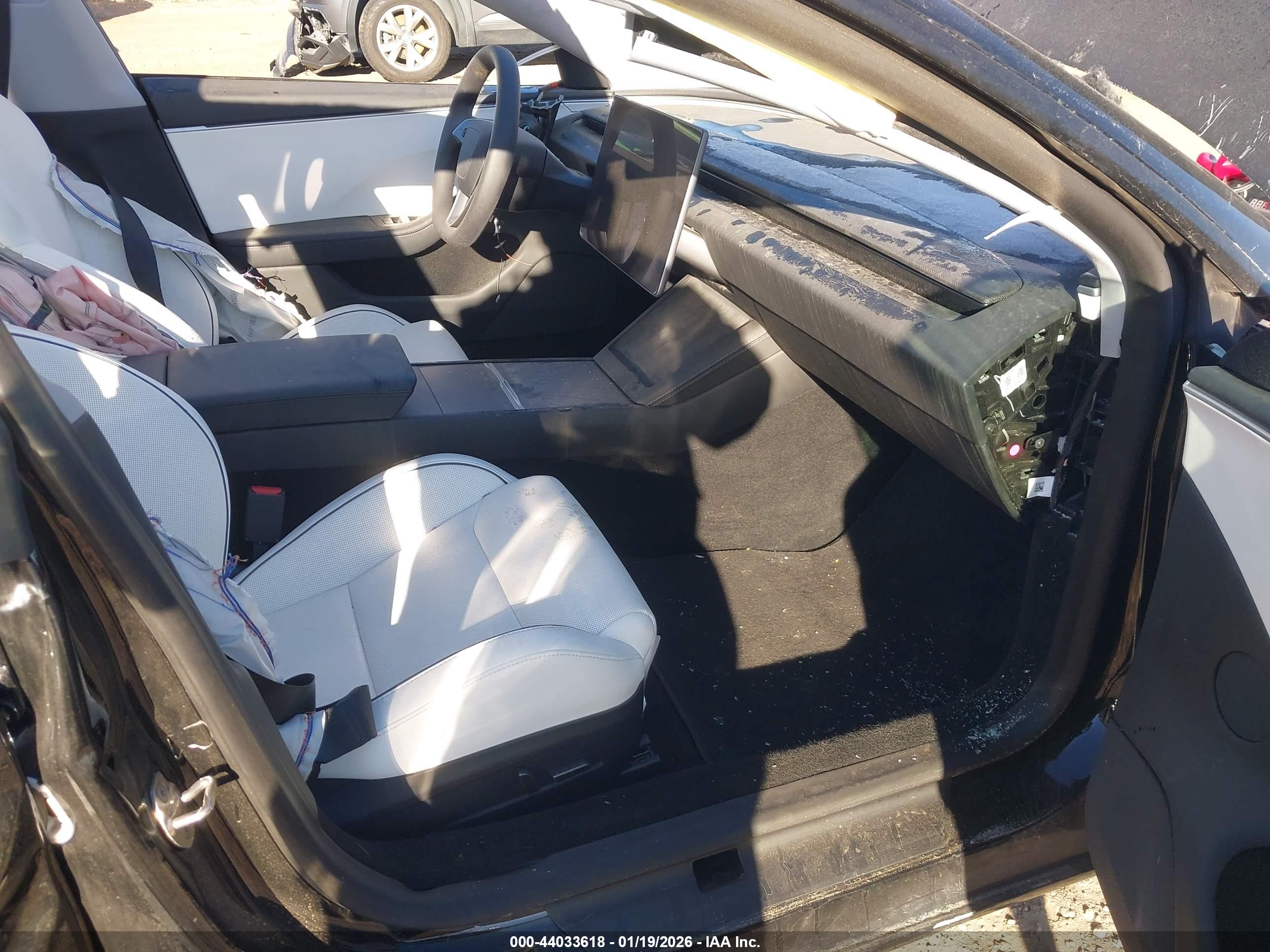 TESLA MODEL image 5