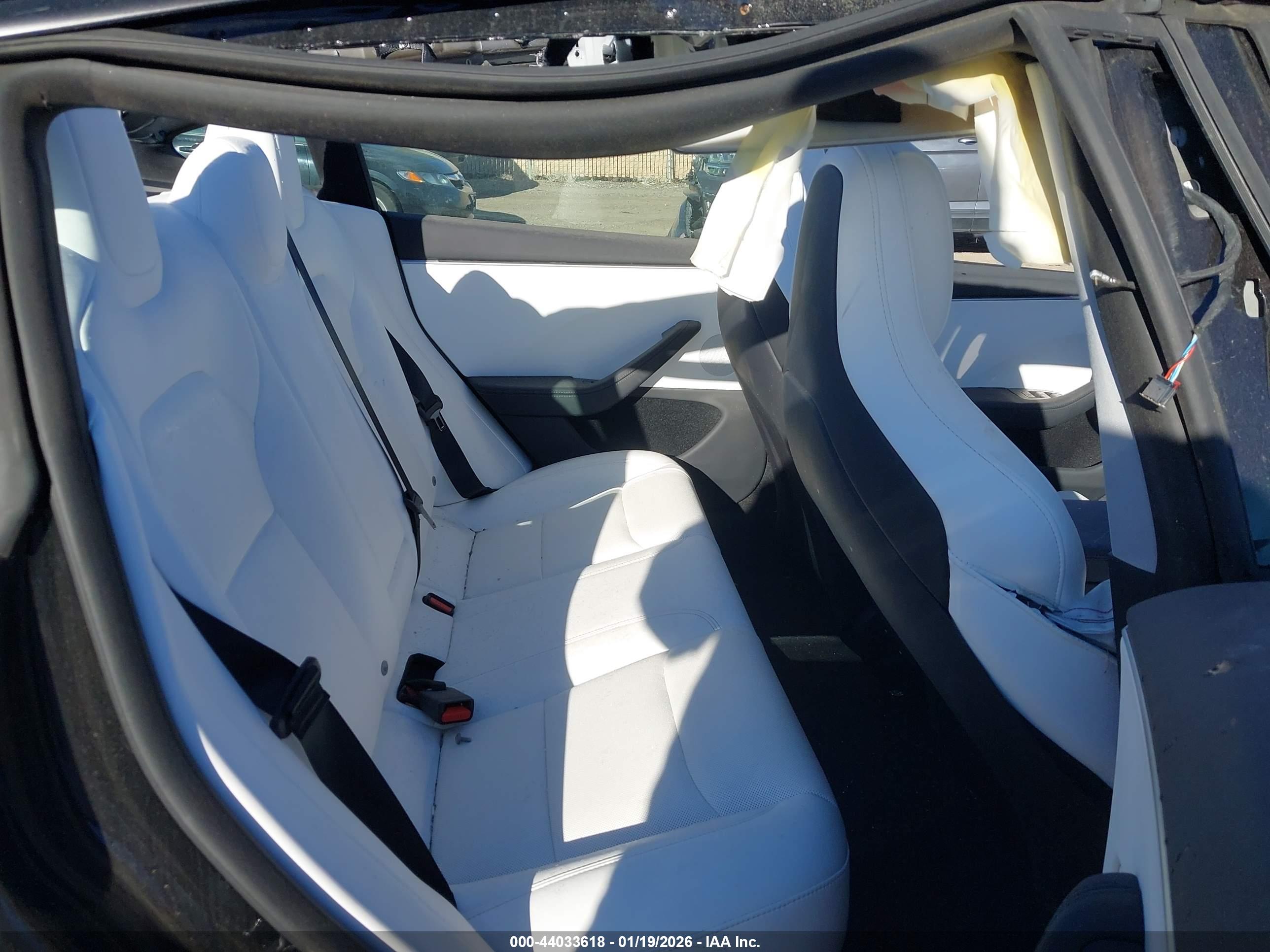 TESLA MODEL image 8