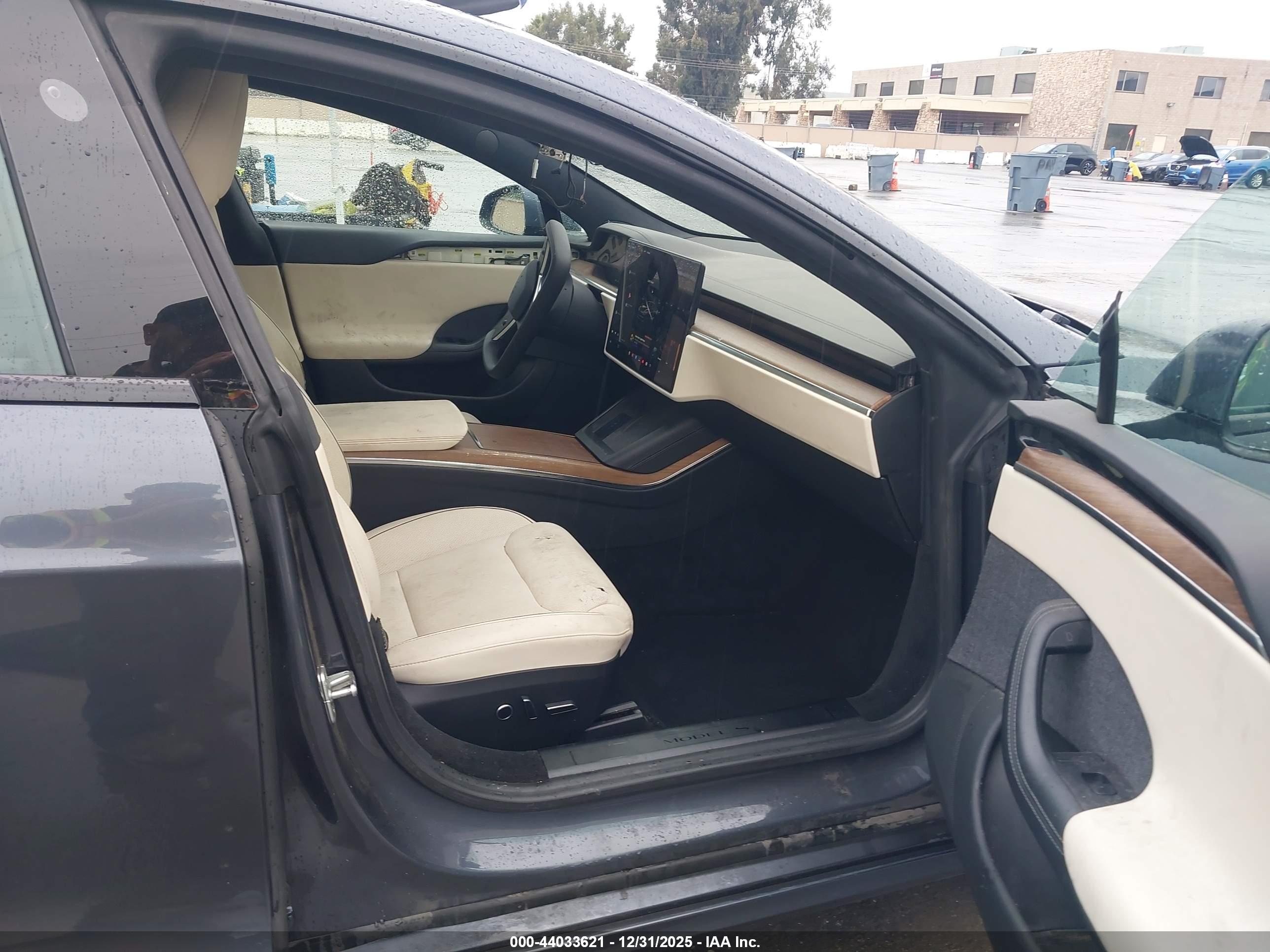 TESLA MODEL image 5
