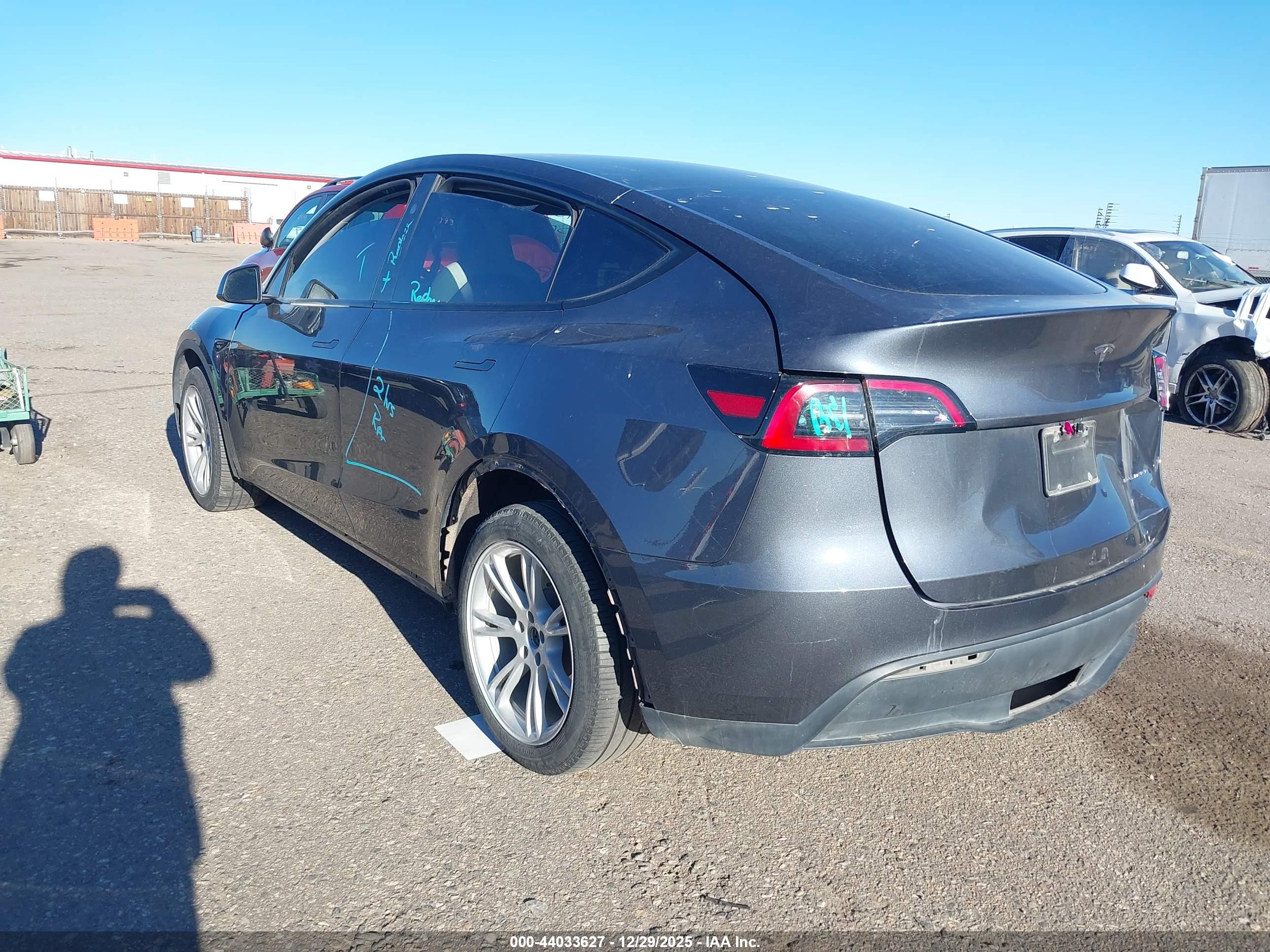 TESLA MODEL image 3