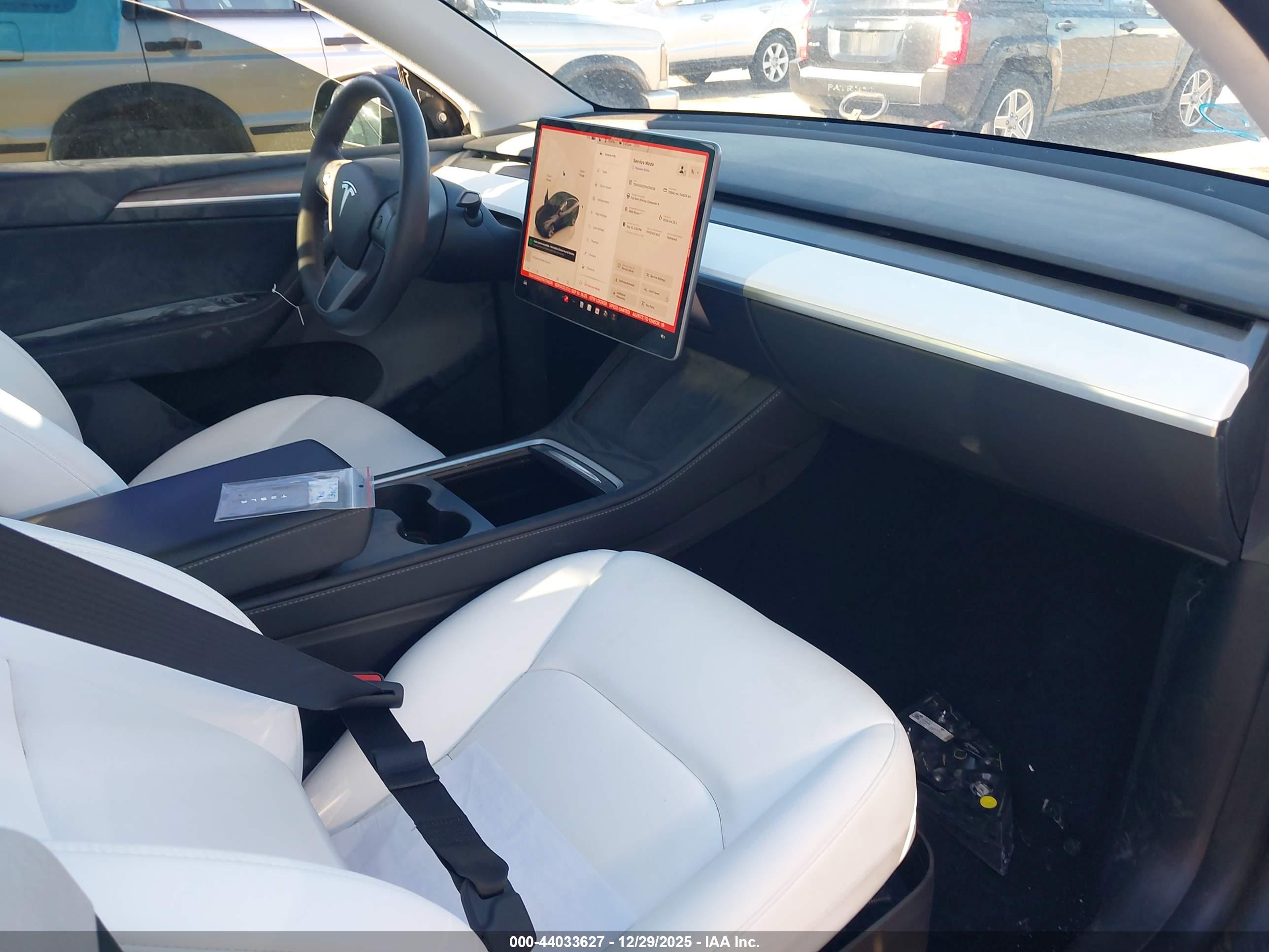 TESLA MODEL image 5