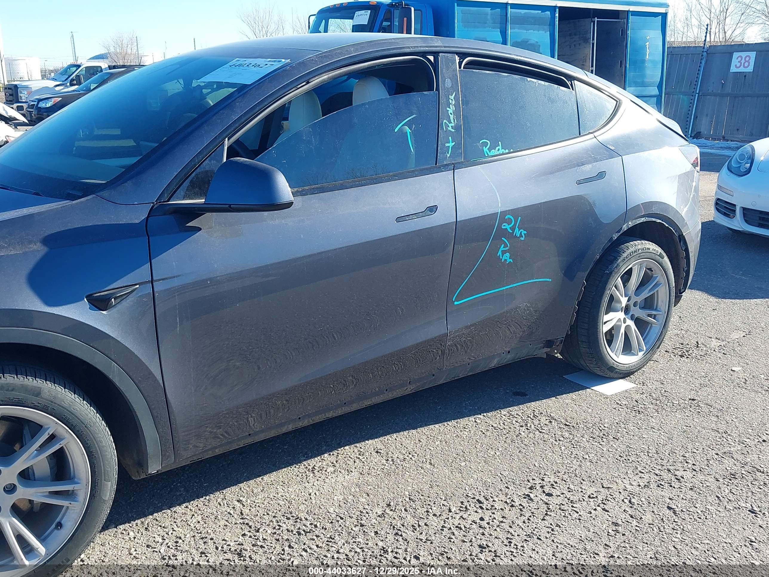 TESLA MODEL image 6