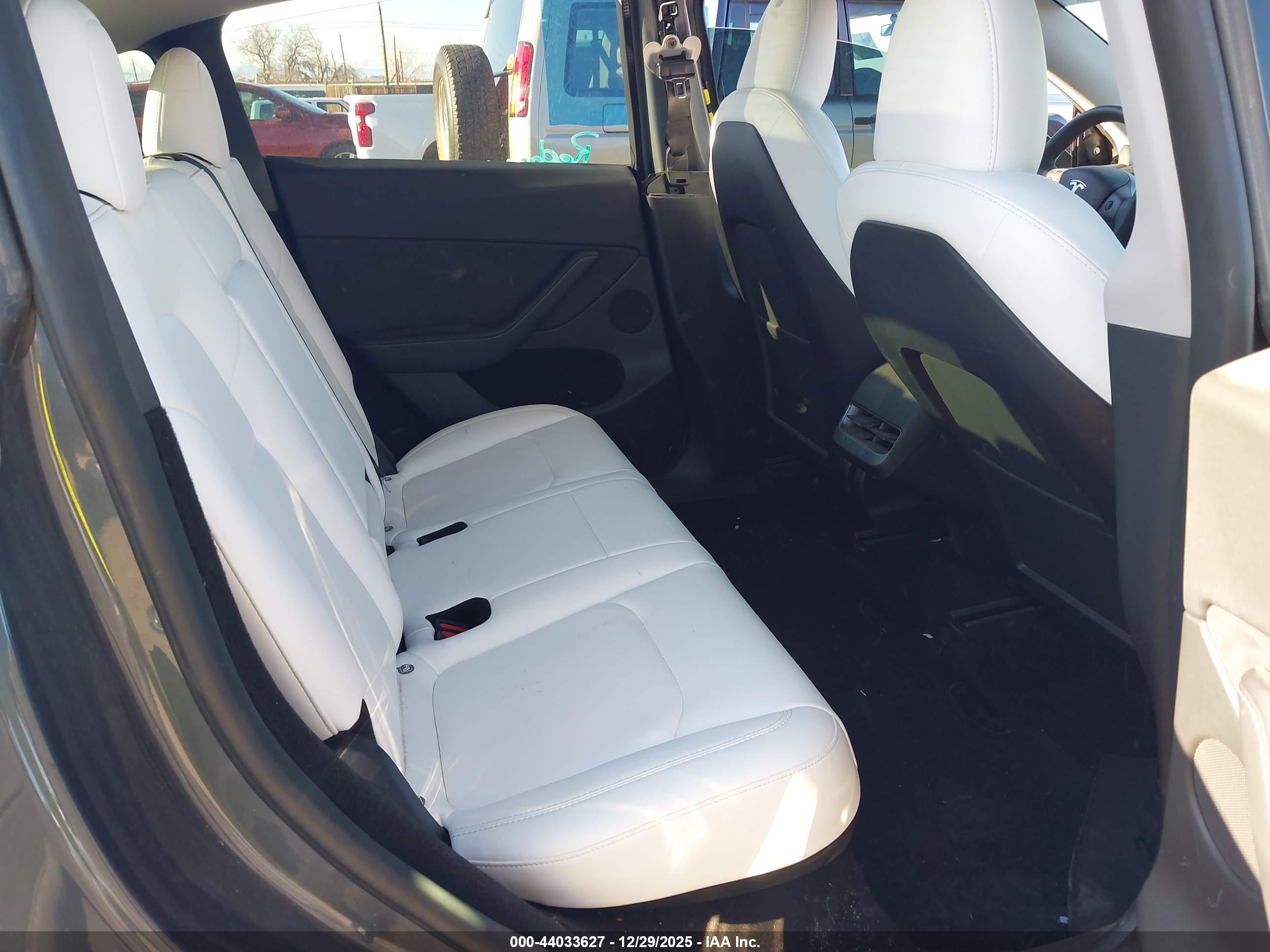 TESLA MODEL image 8
