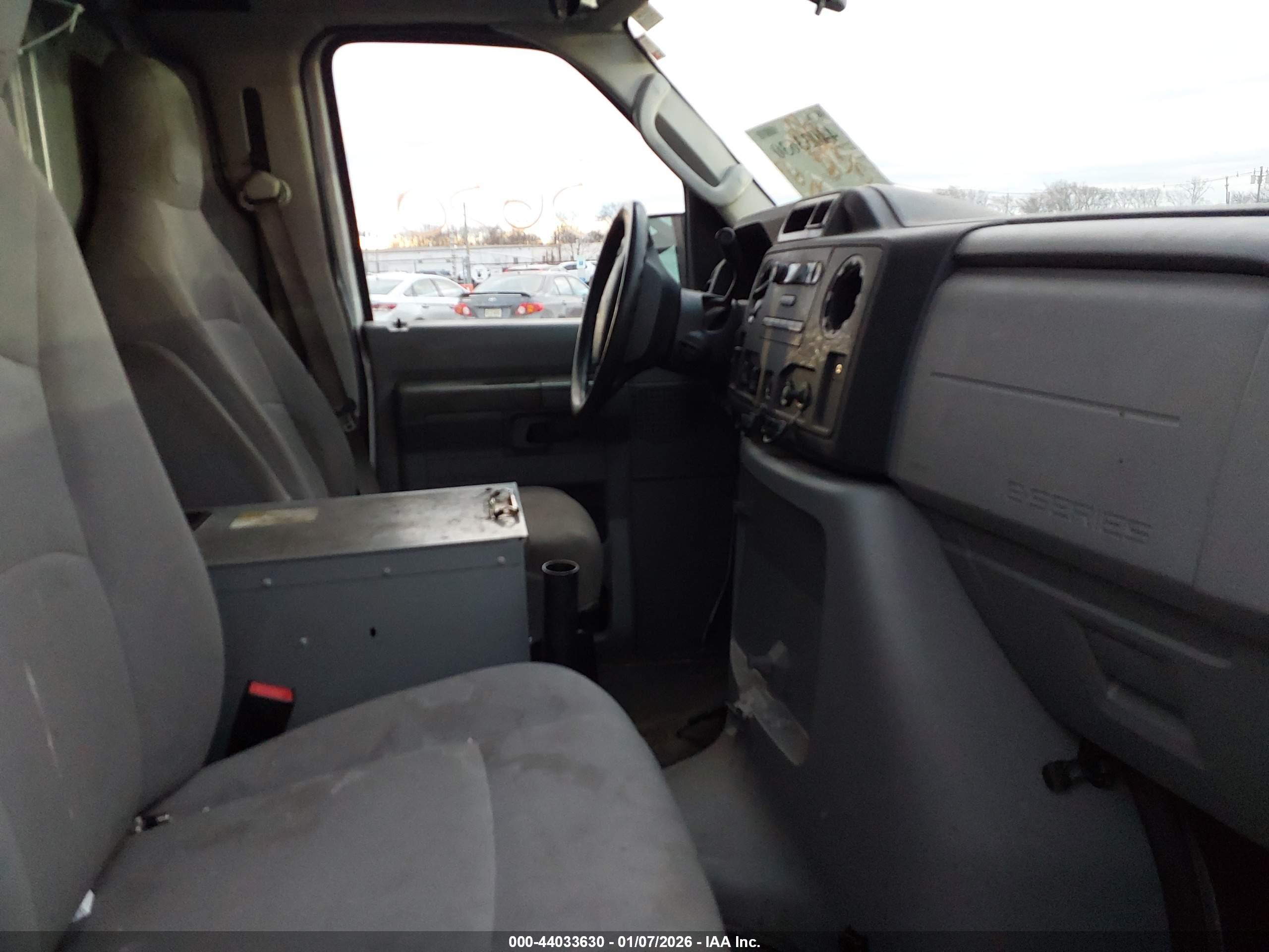 FORD E-250 image 5