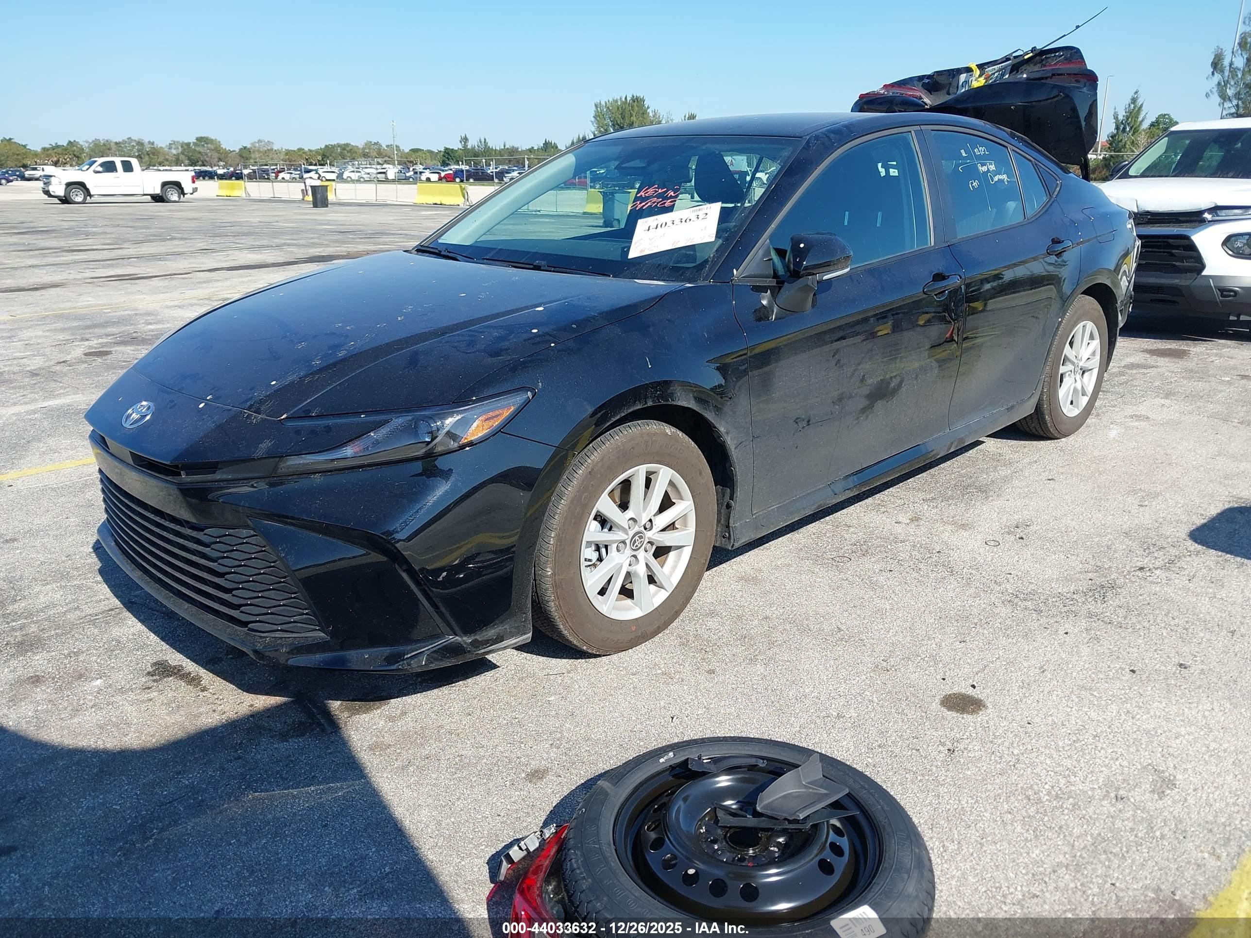 TOYOTA CAMRY image 2