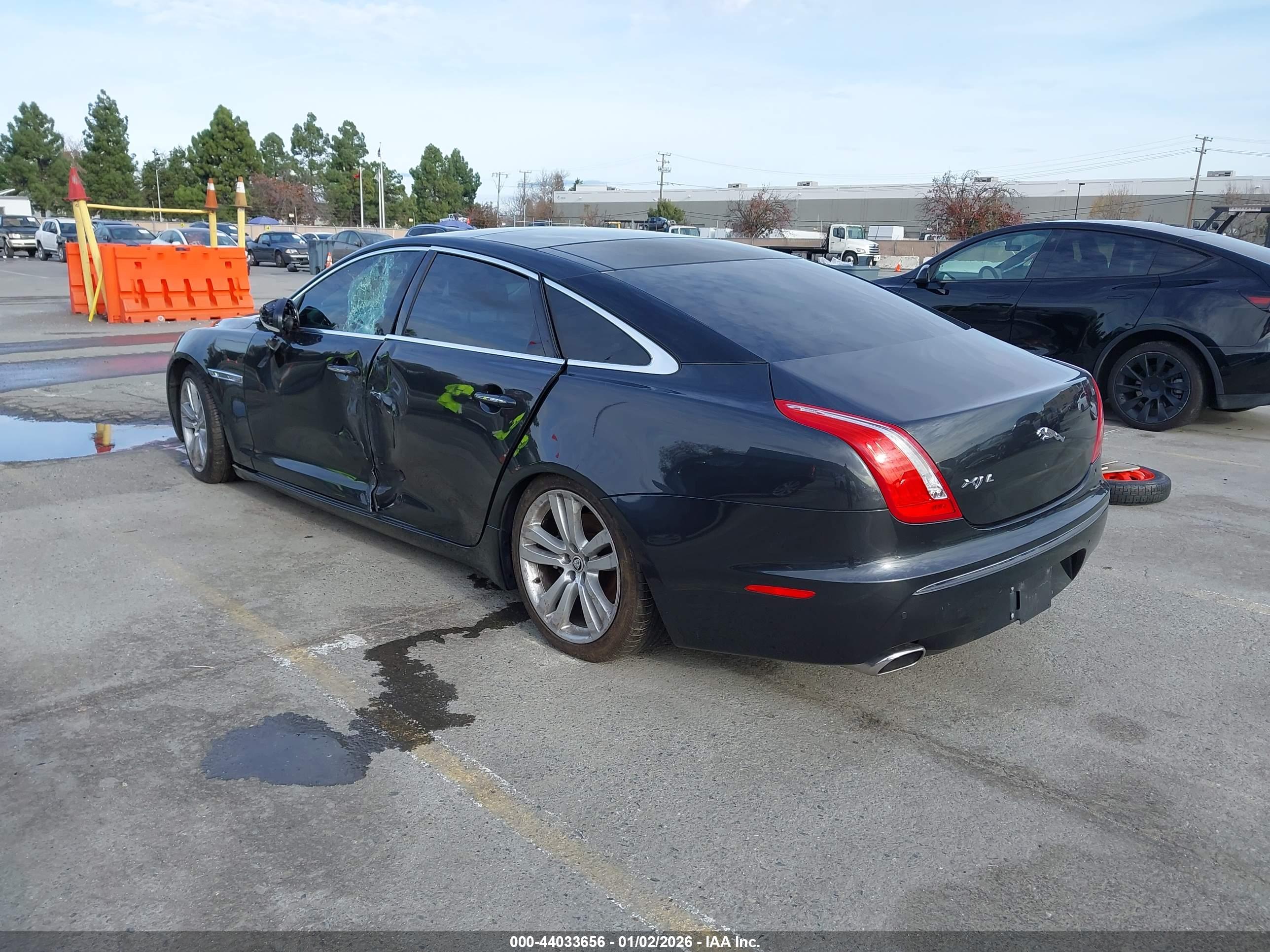 JAGUAR XJ image 3