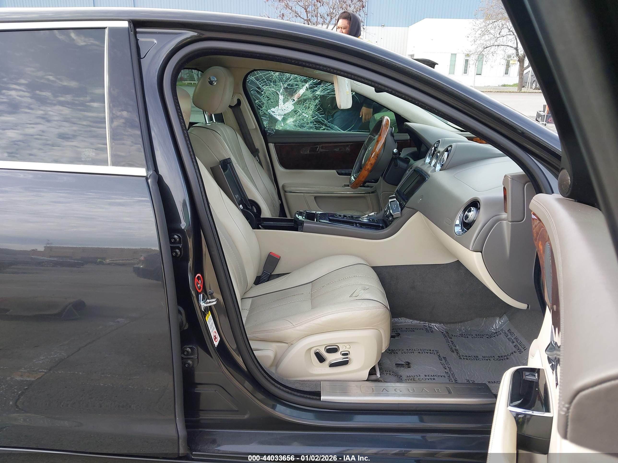 JAGUAR XJ image 5