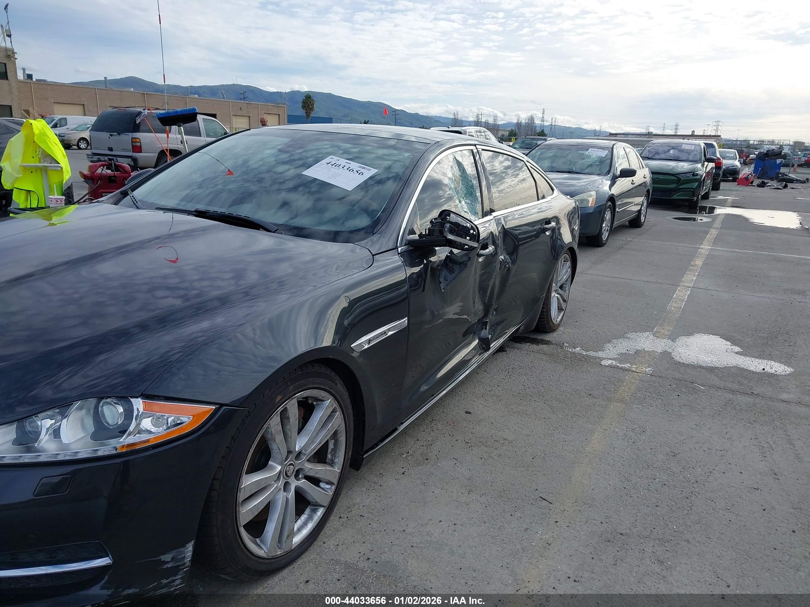 JAGUAR XJ image 6
