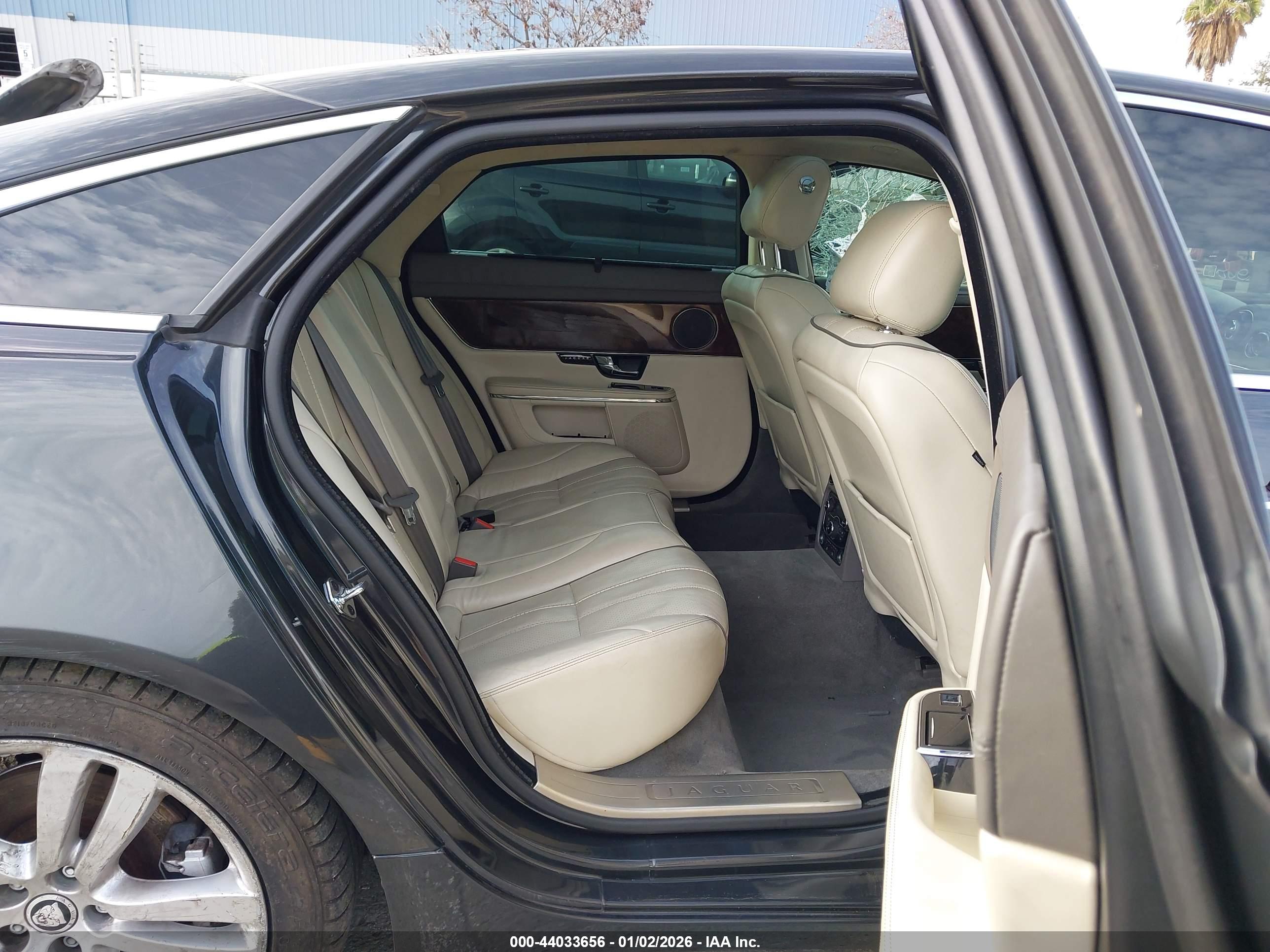 JAGUAR XJ image 8