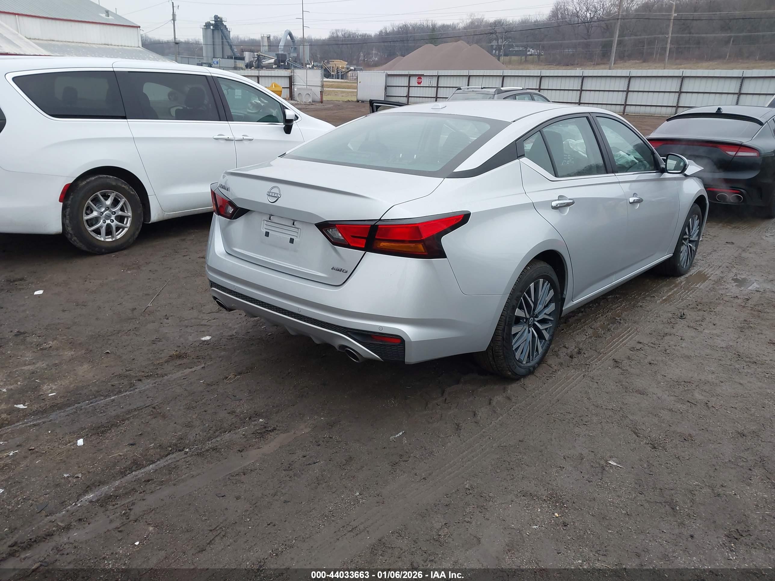 NISSAN ALTIMA image 4