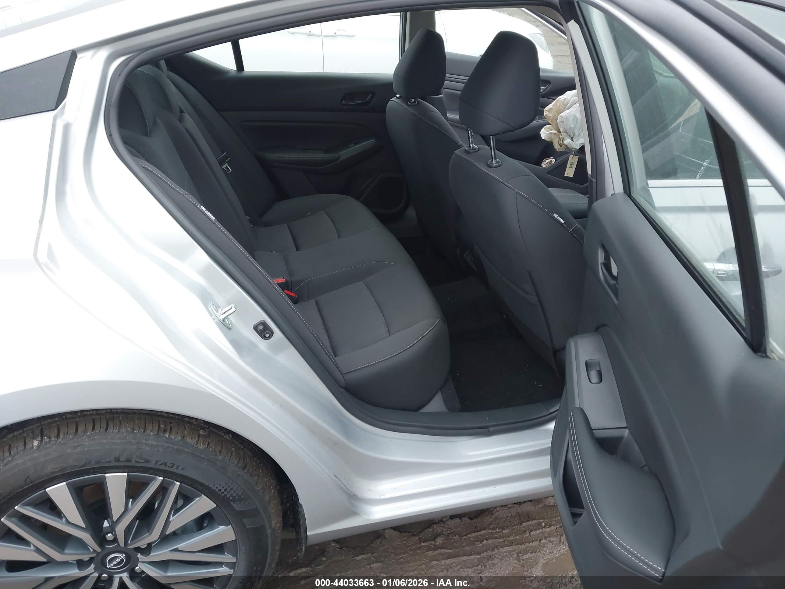 NISSAN ALTIMA image 8