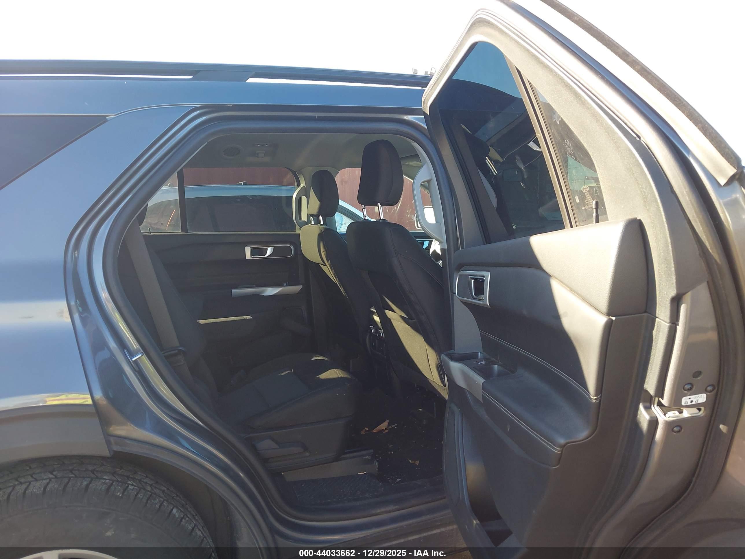 FORD EXPLORER image 8