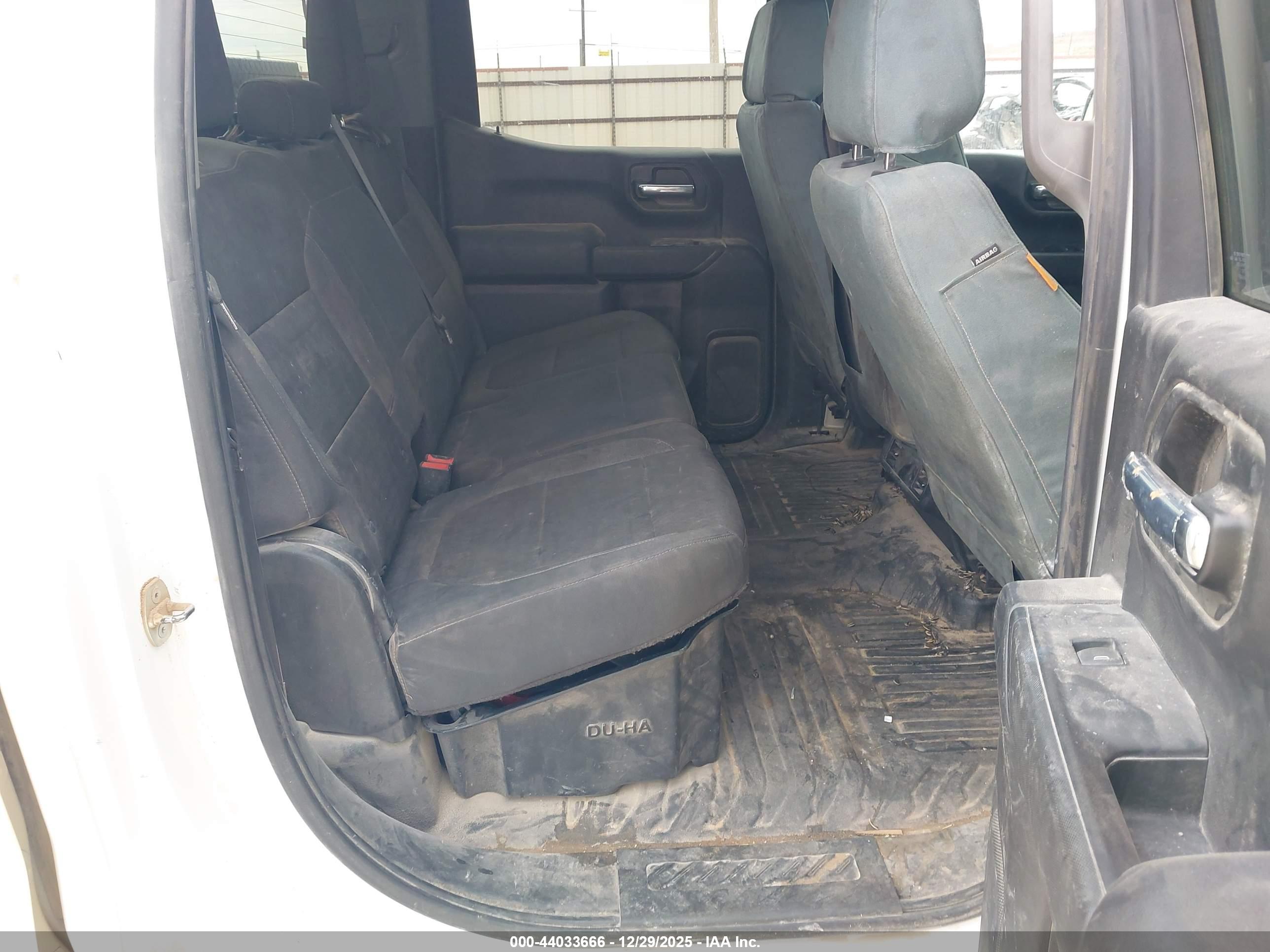 CHEVROLET SILVERADO image 8