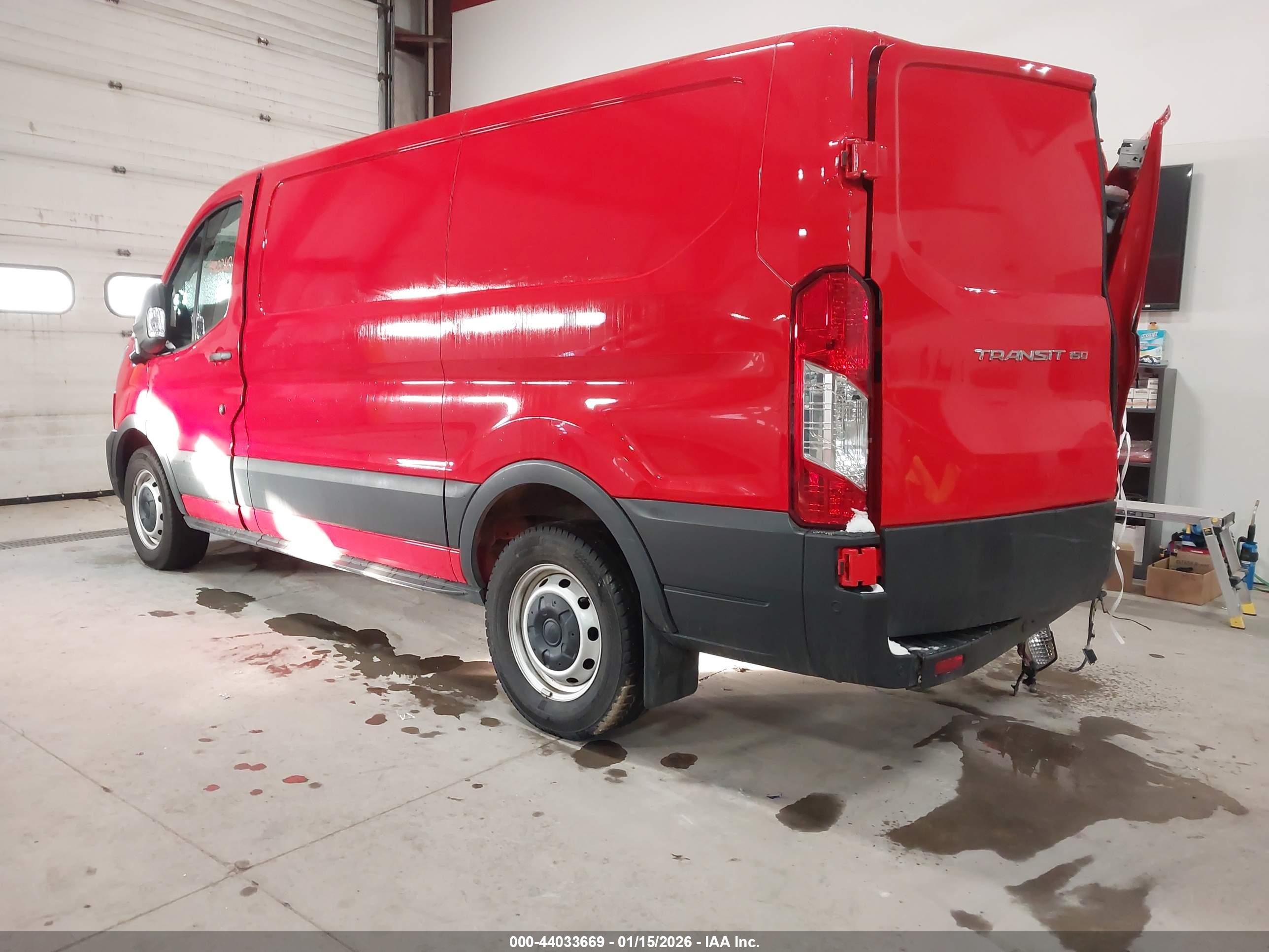 FORD TRANSIT-150 image 3