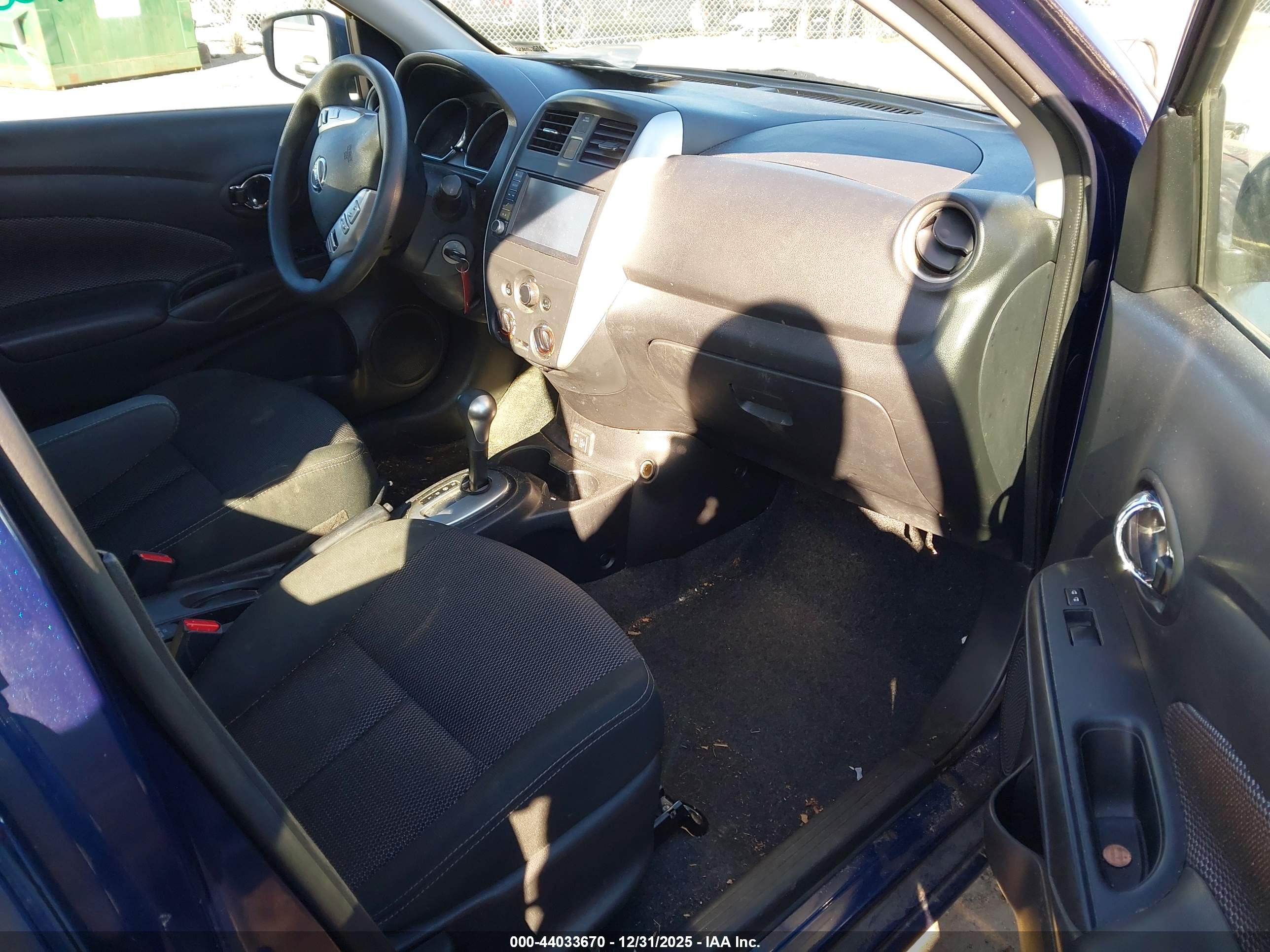 NISSAN VERSA image 5
