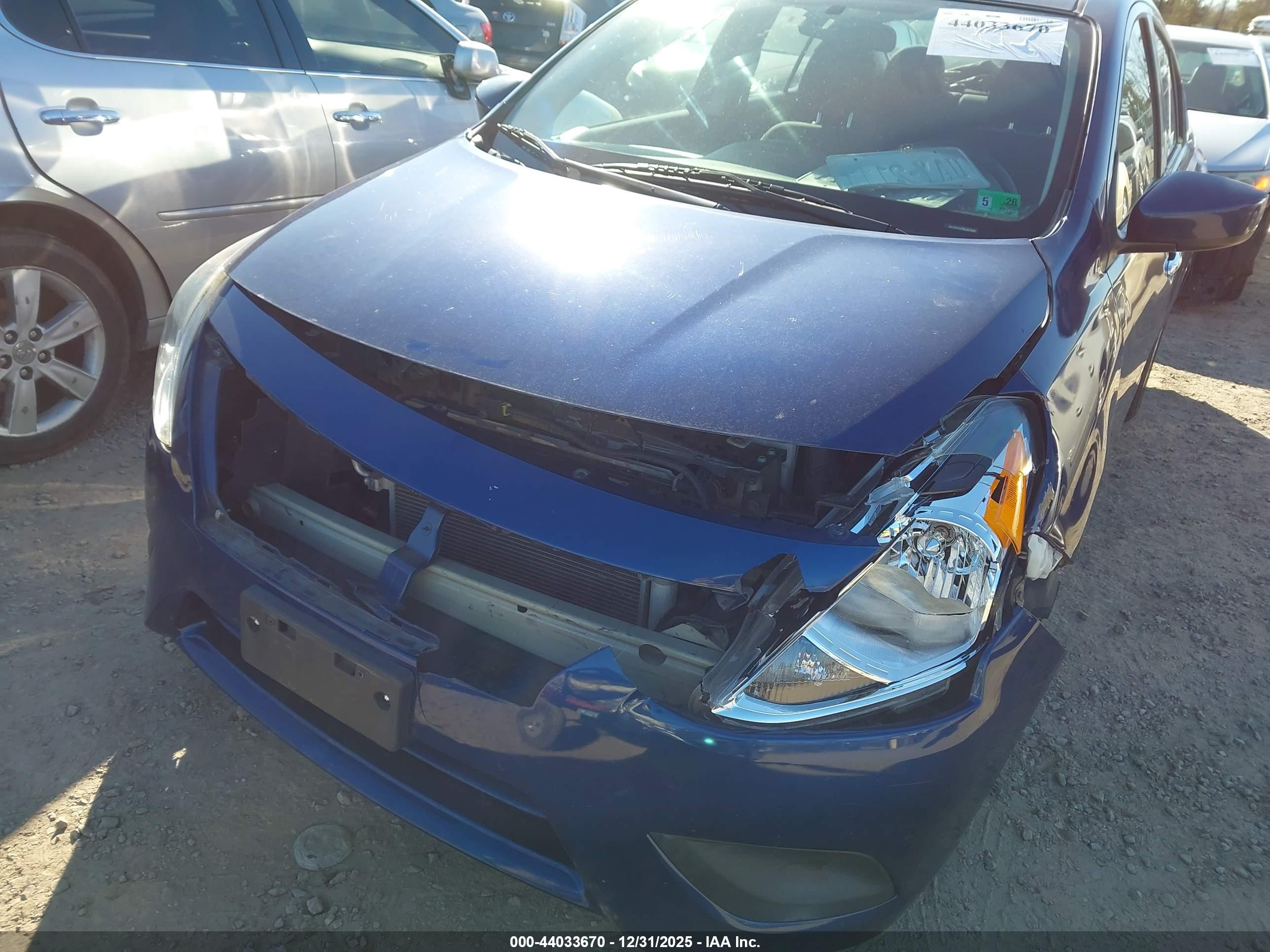 NISSAN VERSA image 6