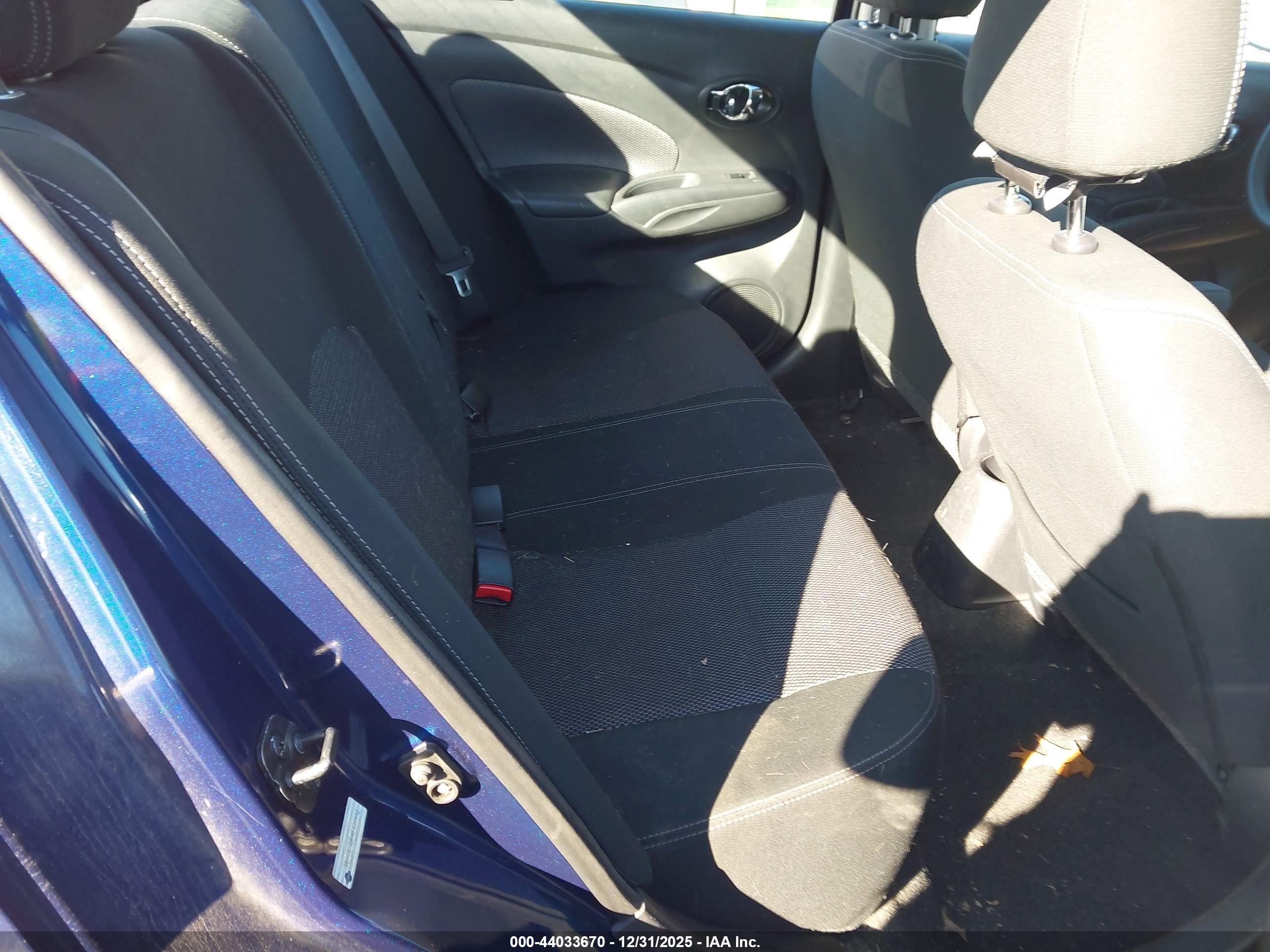 NISSAN VERSA image 8