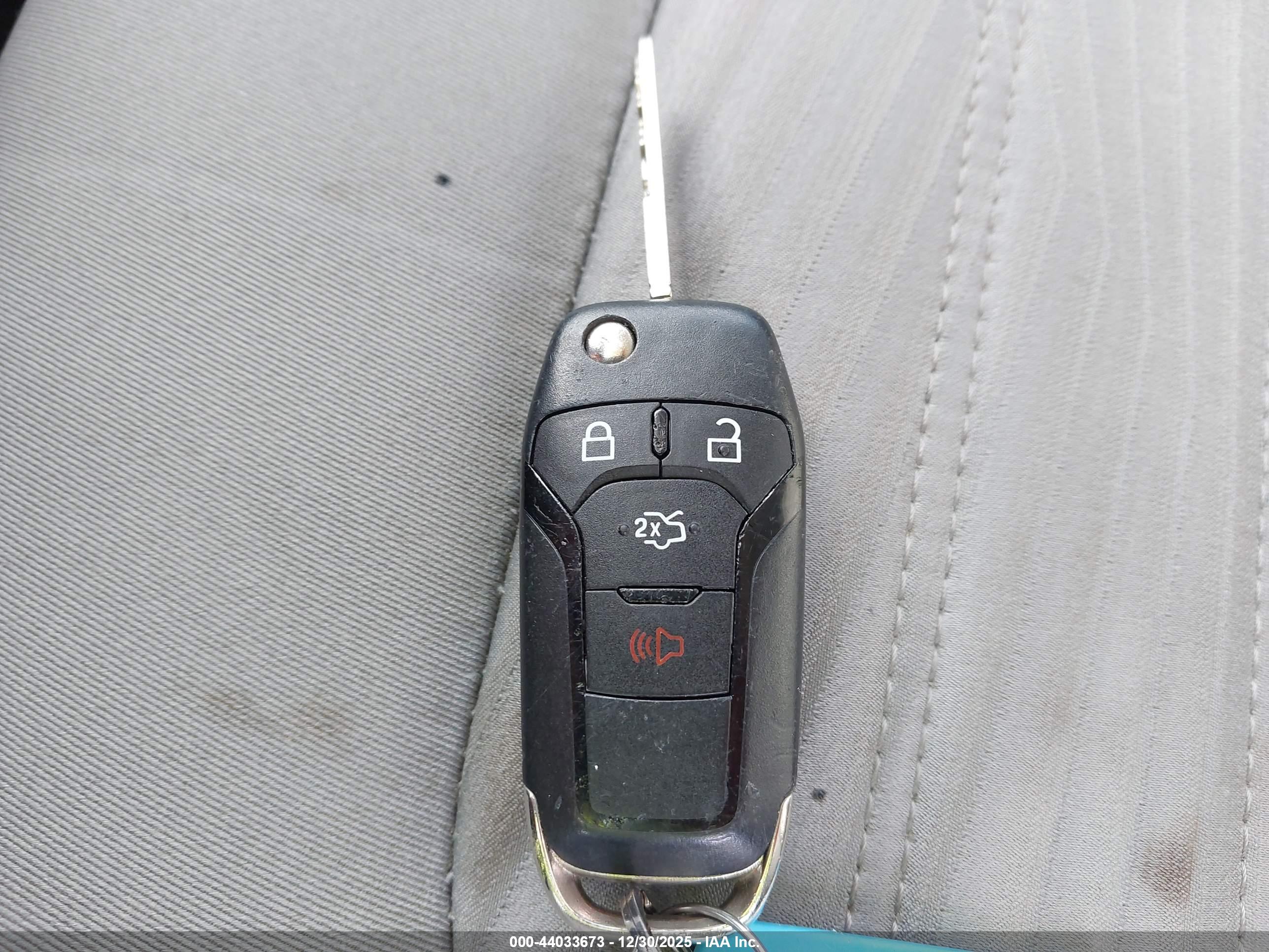 FORD FUSION image 11