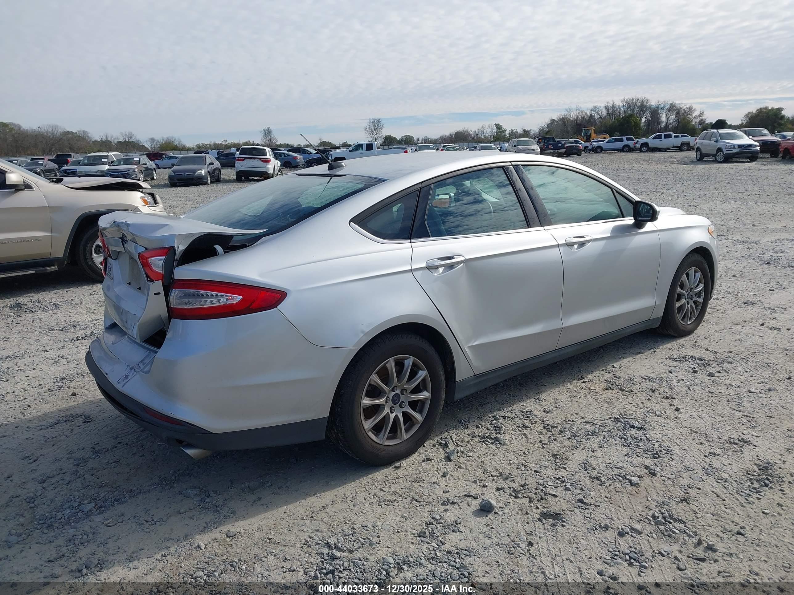 FORD FUSION image 4