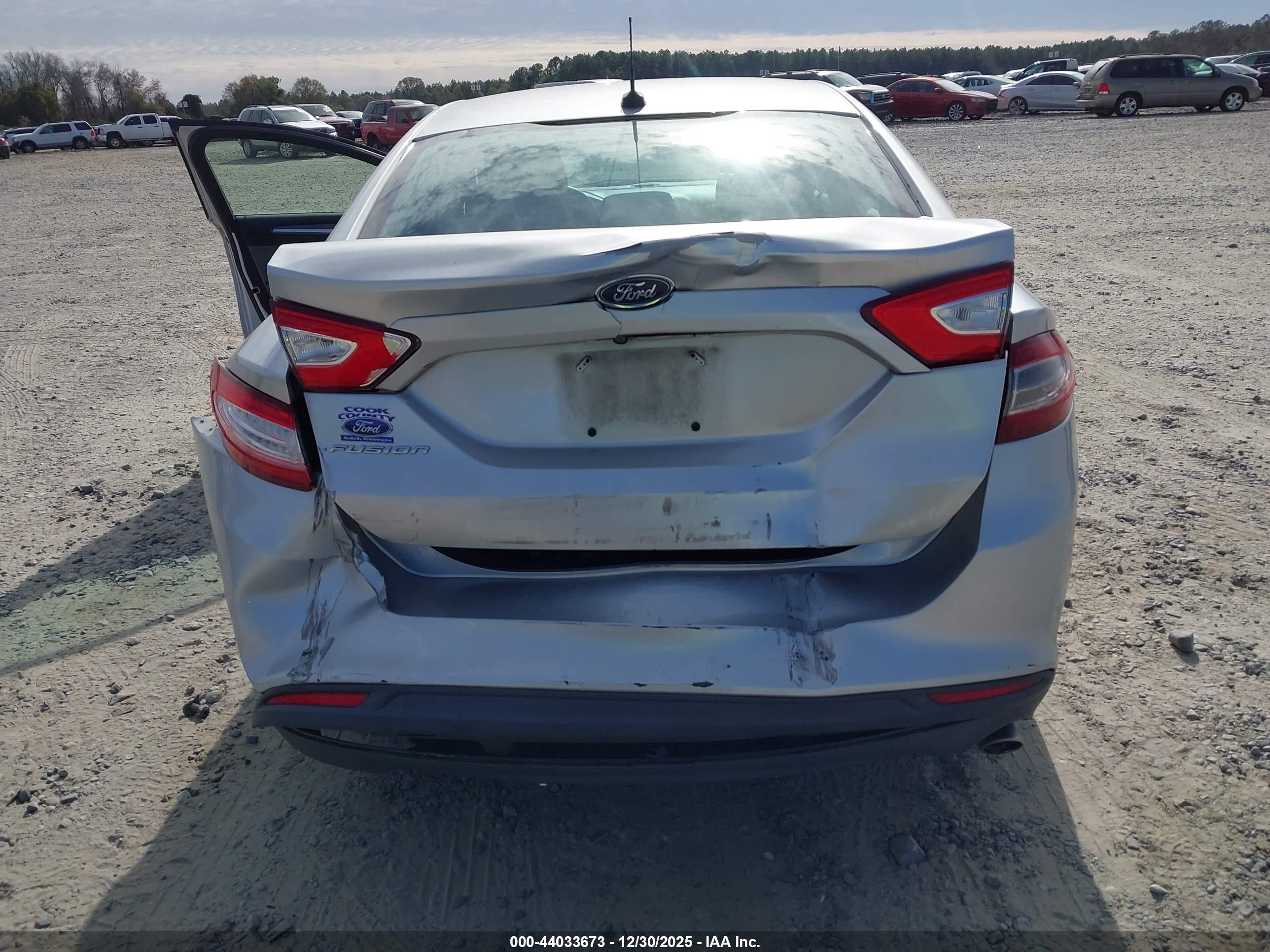 FORD FUSION image 6
