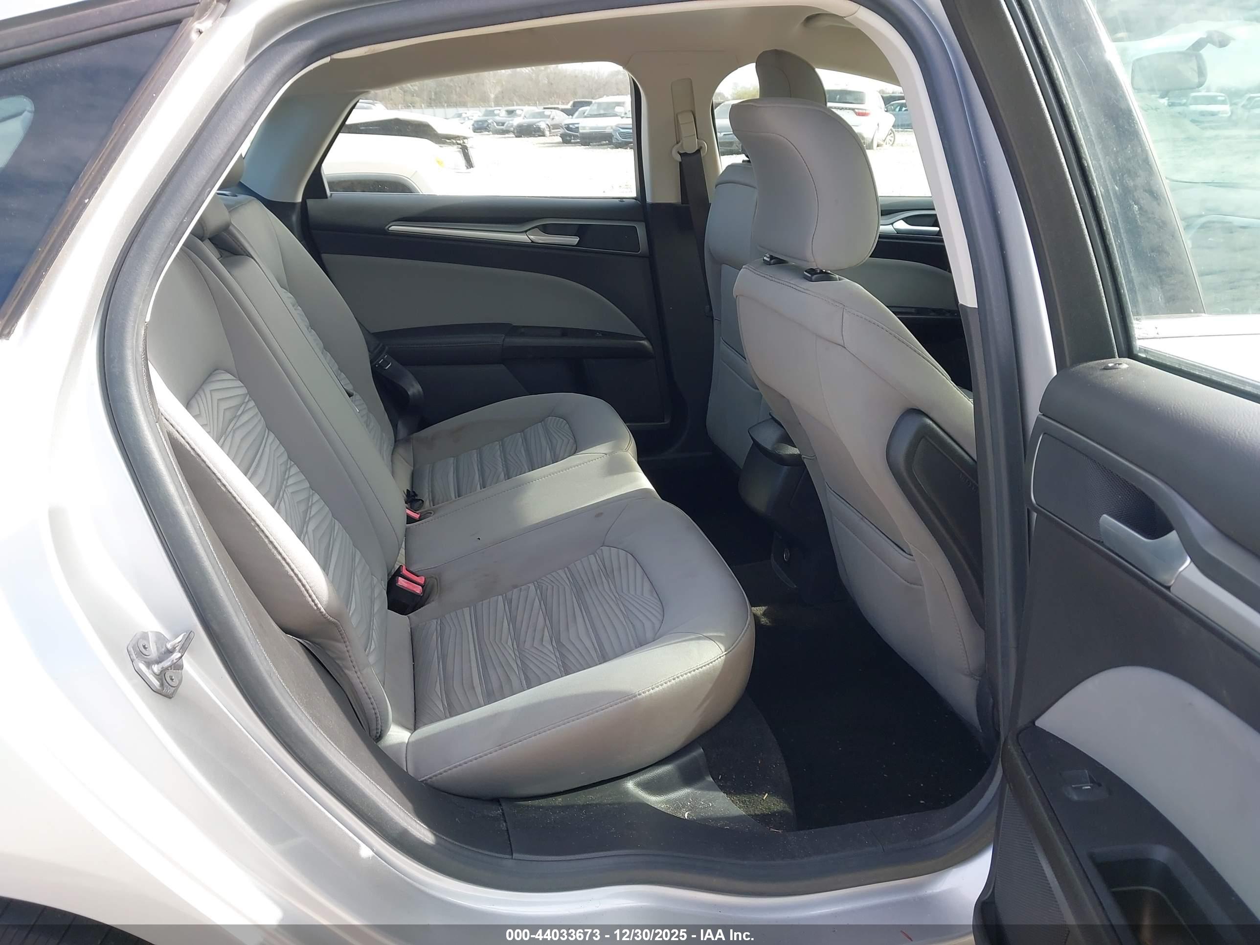FORD FUSION image 8