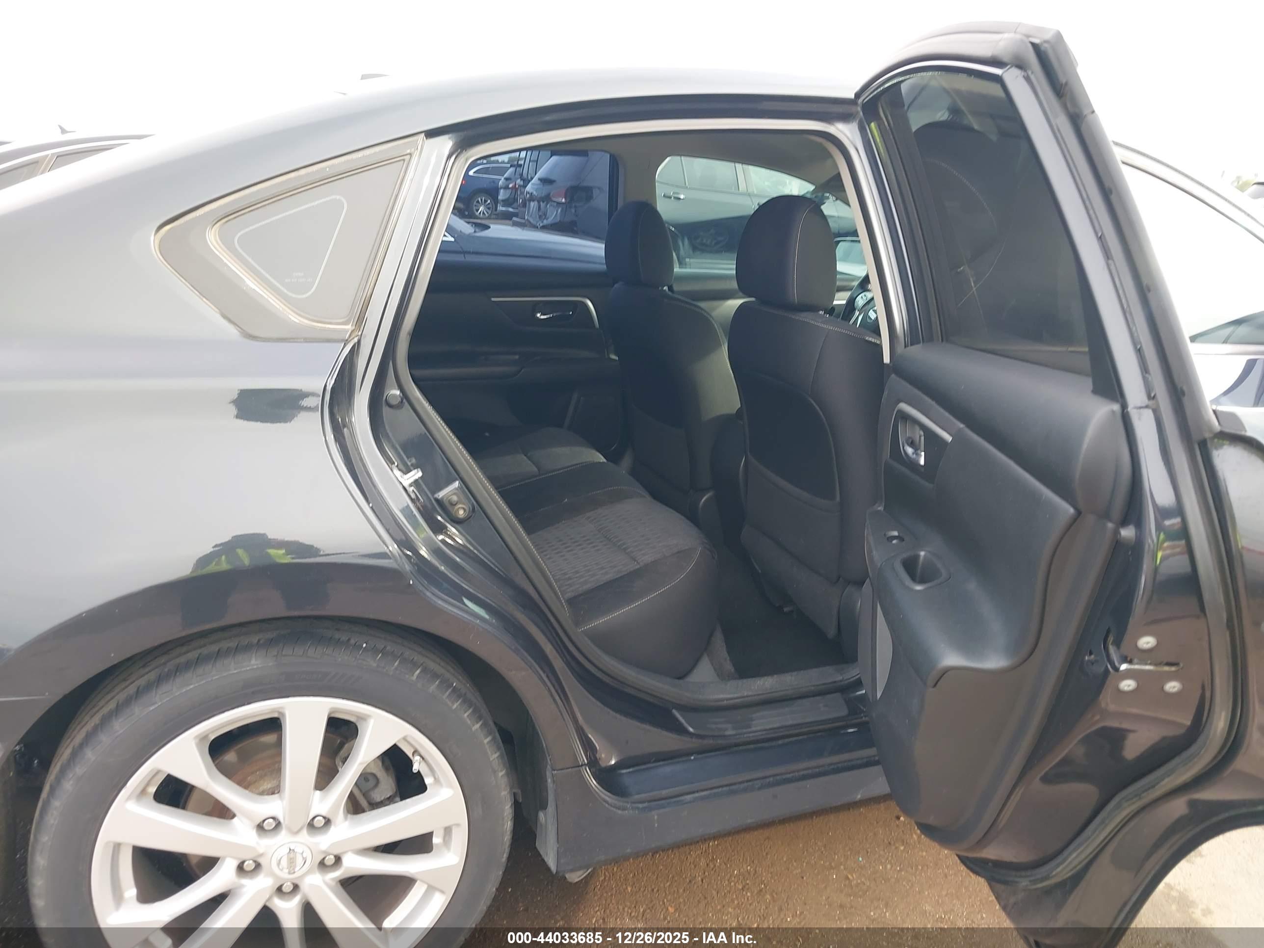 NISSAN ALTIMA image 8
