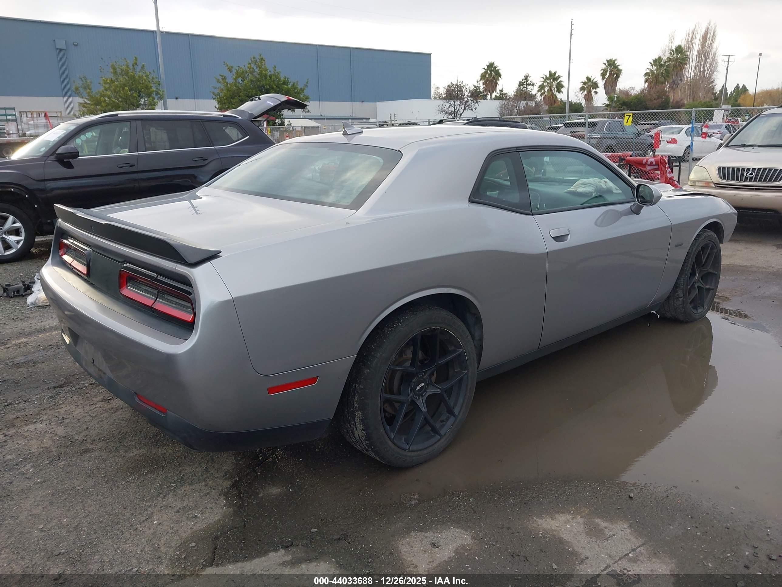 DODGE CHALLENGER image 4