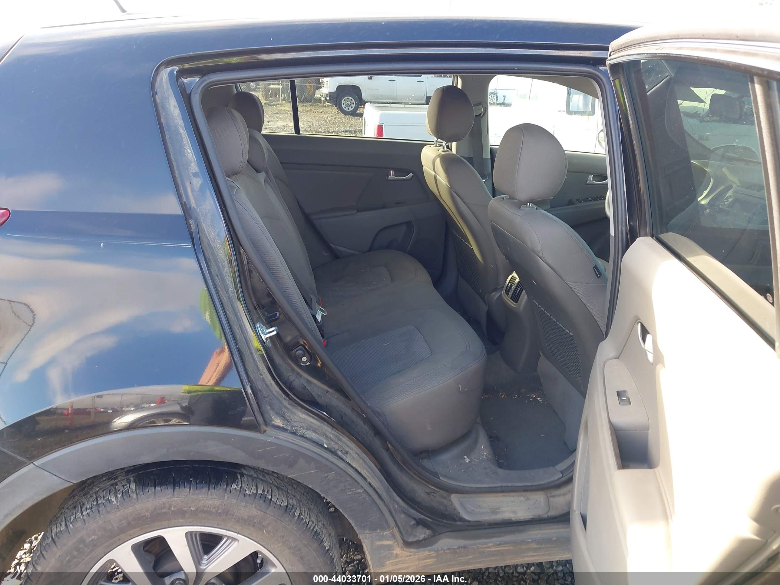 KIA SPORTAGE image 8