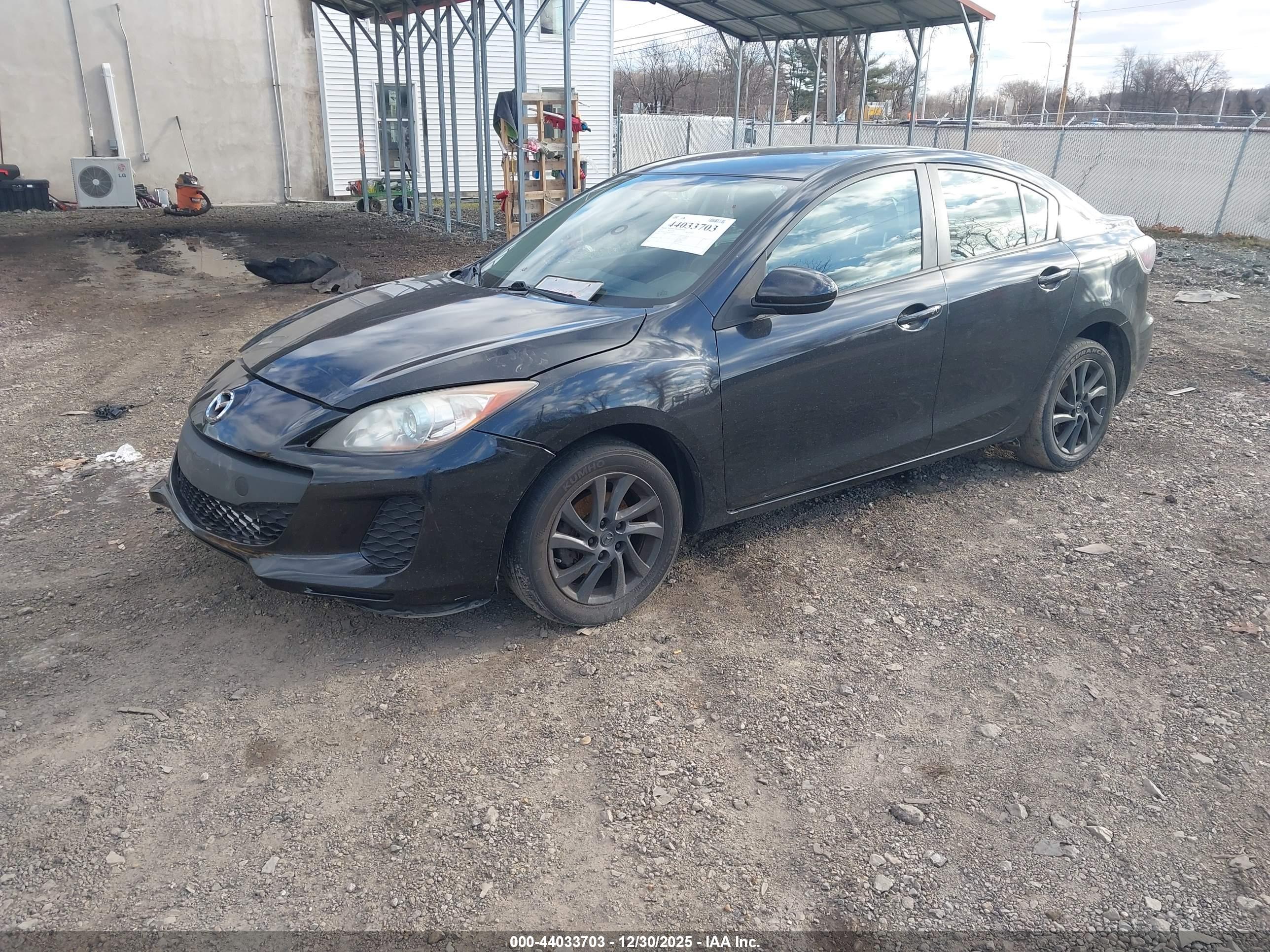 MAZDA MAZDA3 image 2