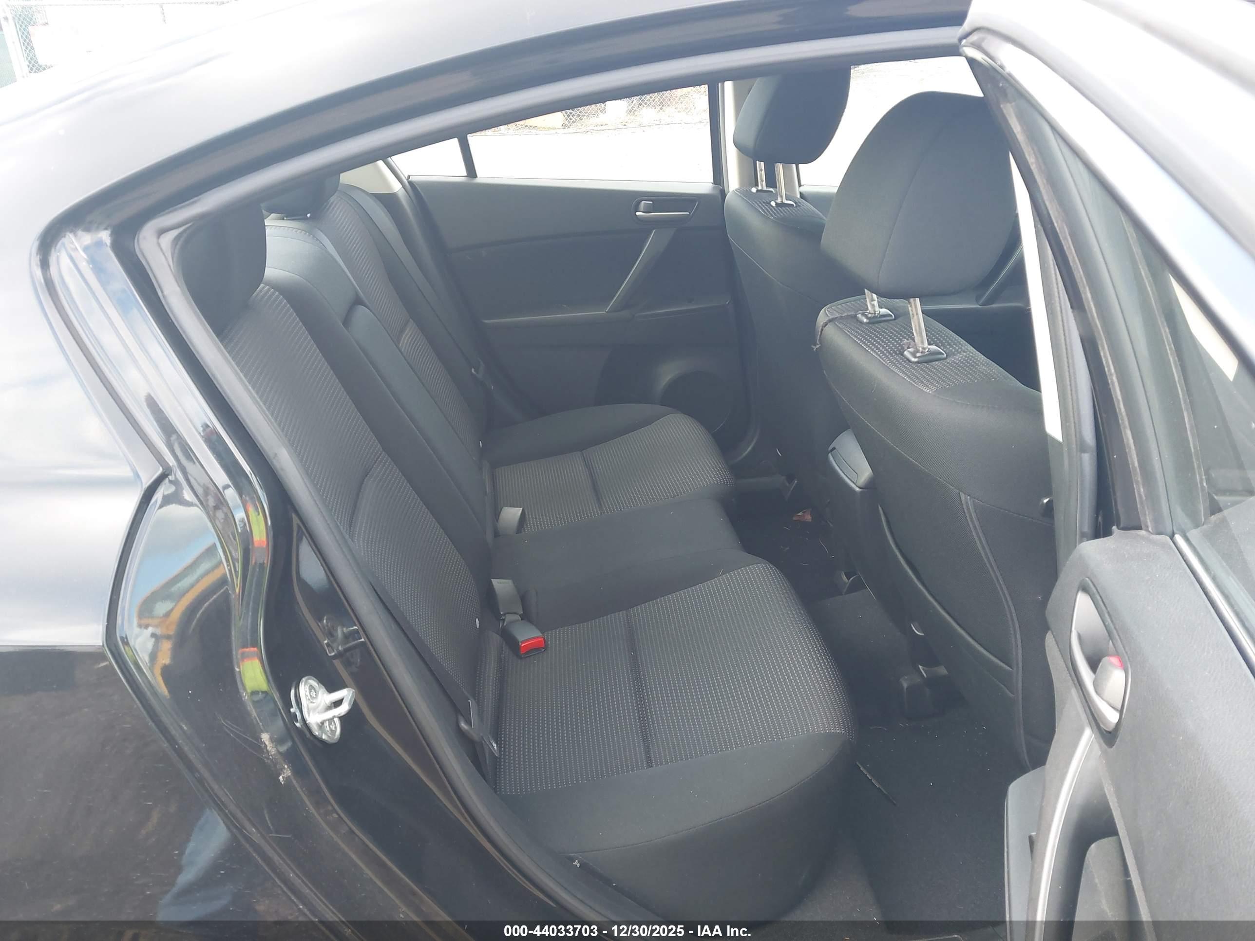 MAZDA MAZDA3 image 8