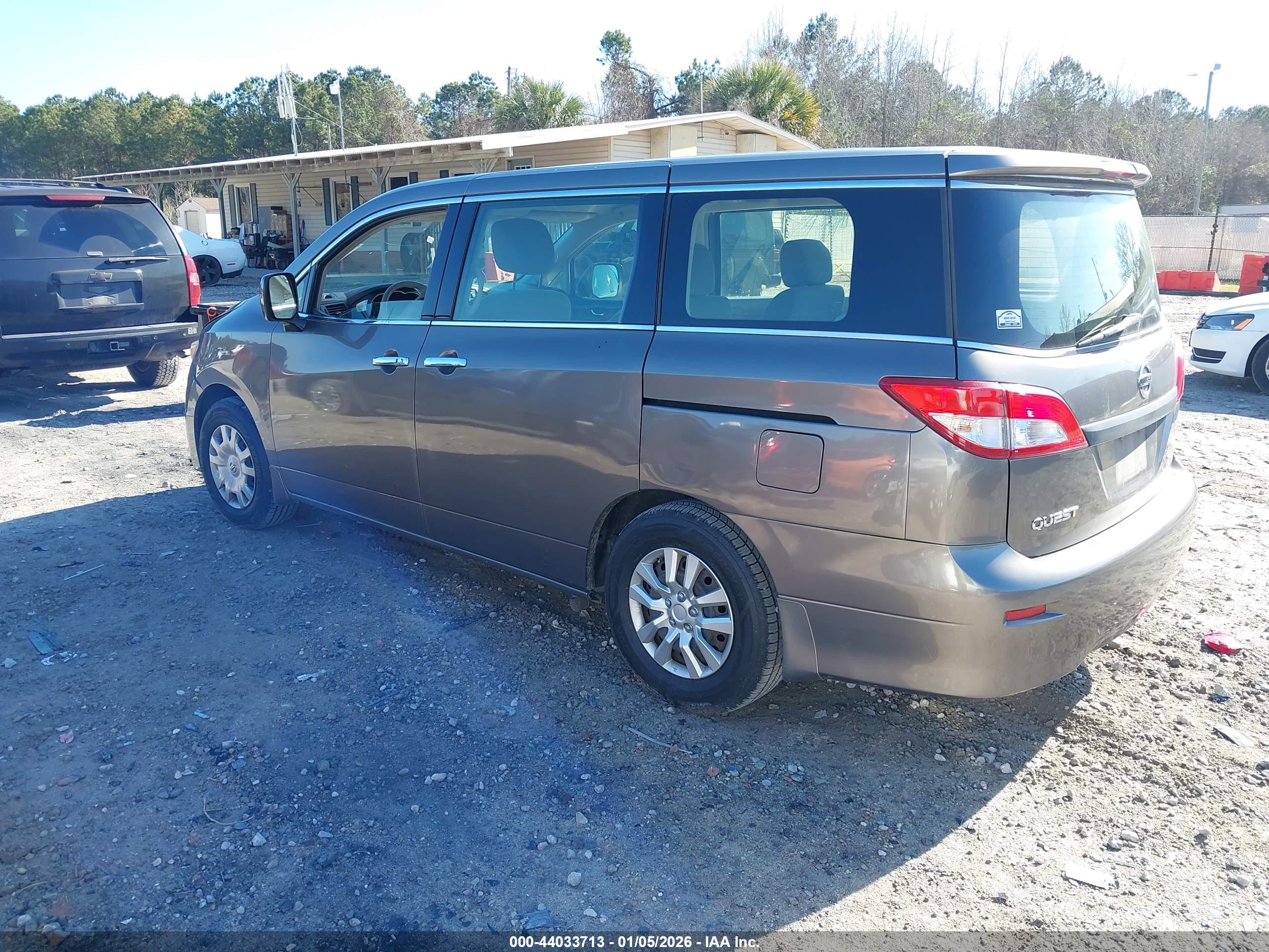 NISSAN QUEST image 3