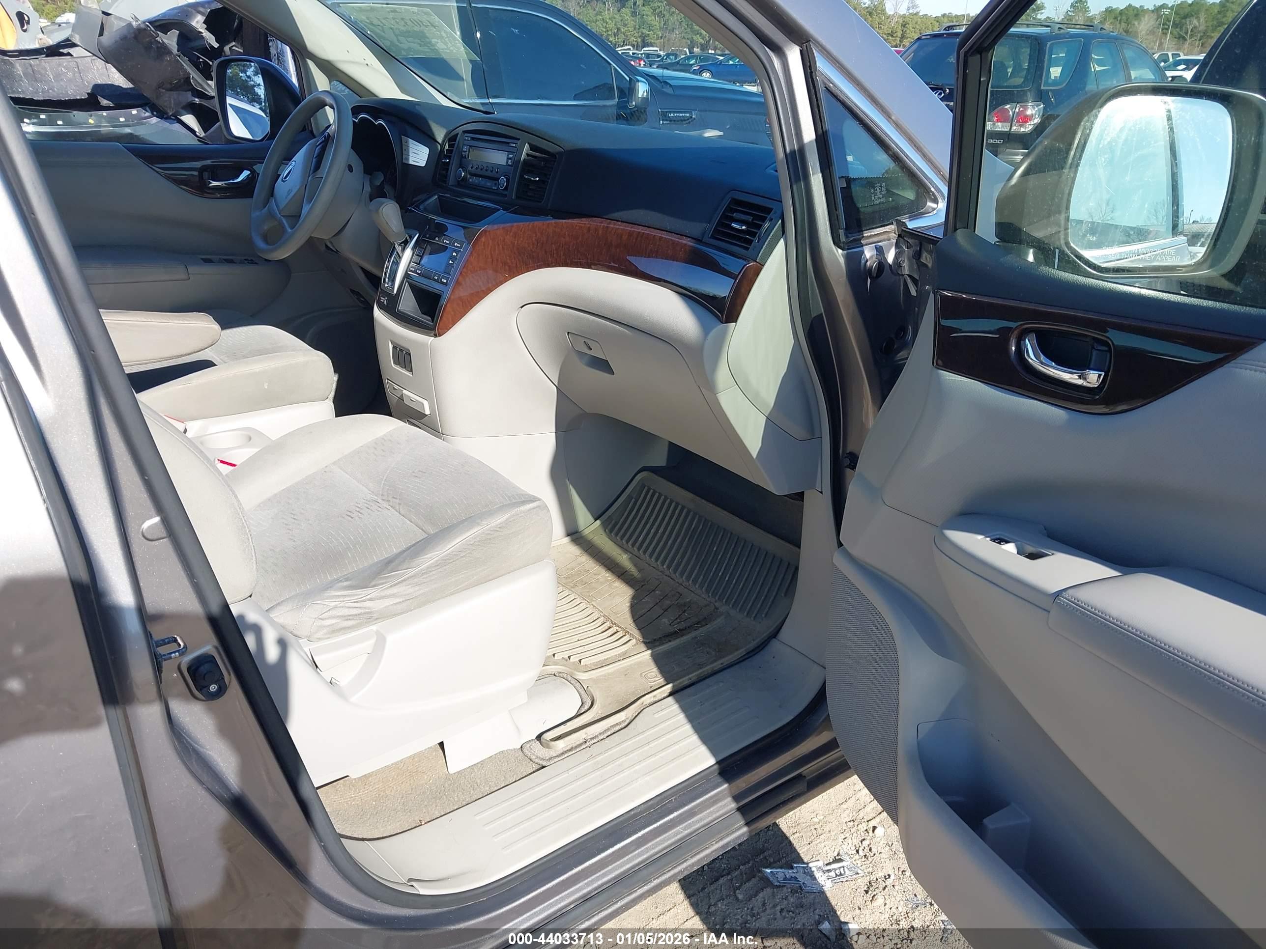 NISSAN QUEST image 5