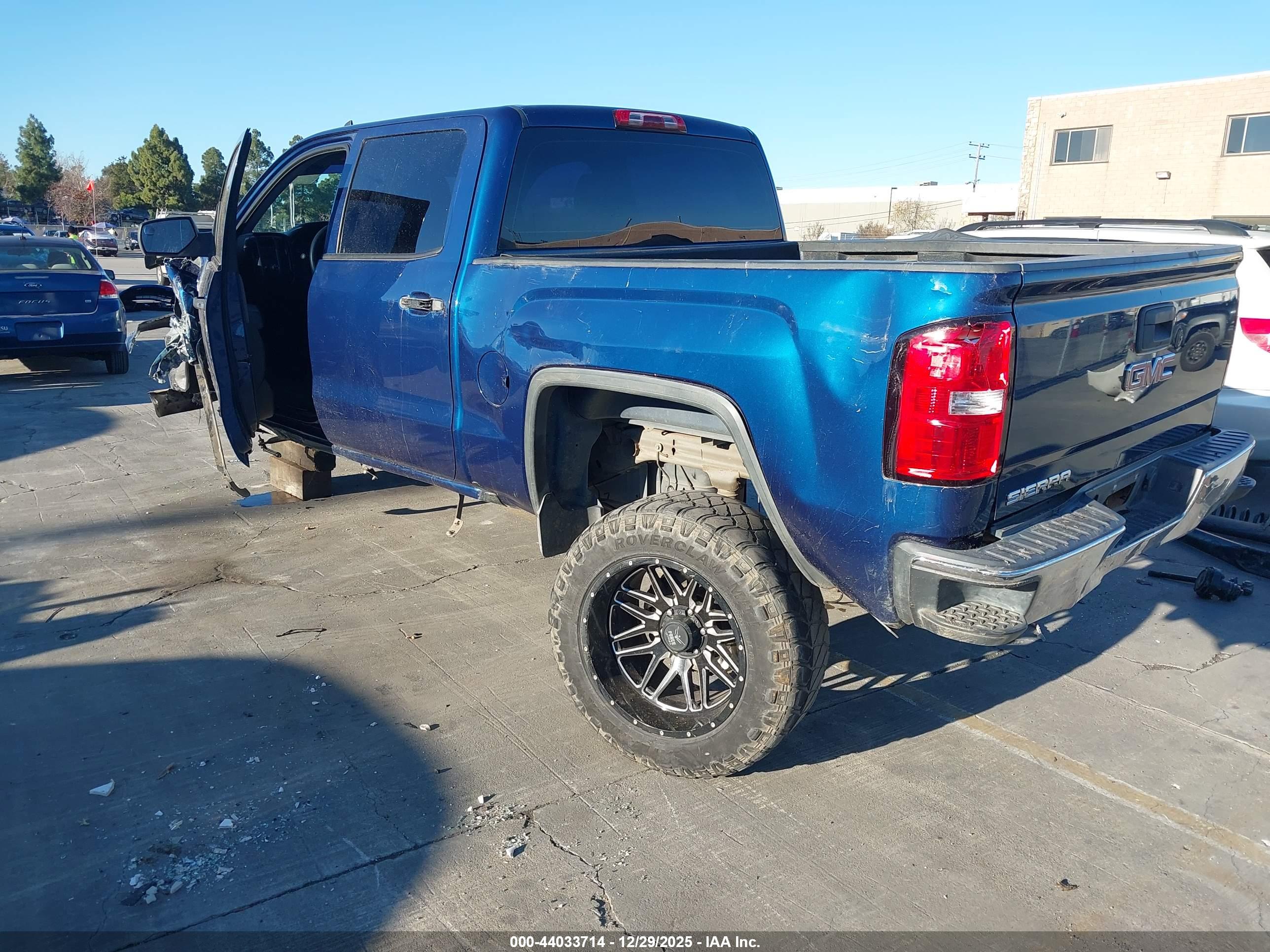 GMC SIERRA image 3