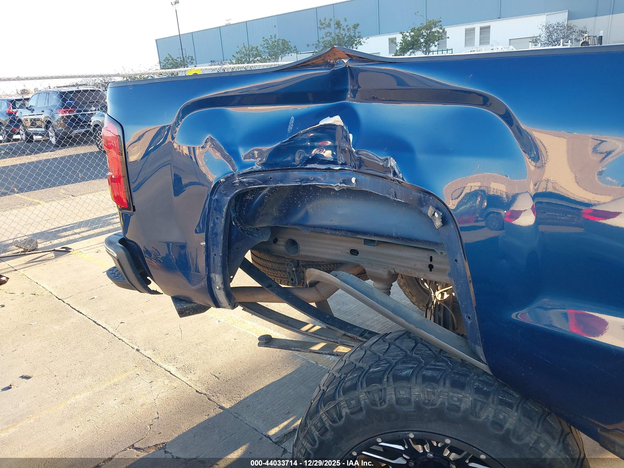 GMC SIERRA image 6