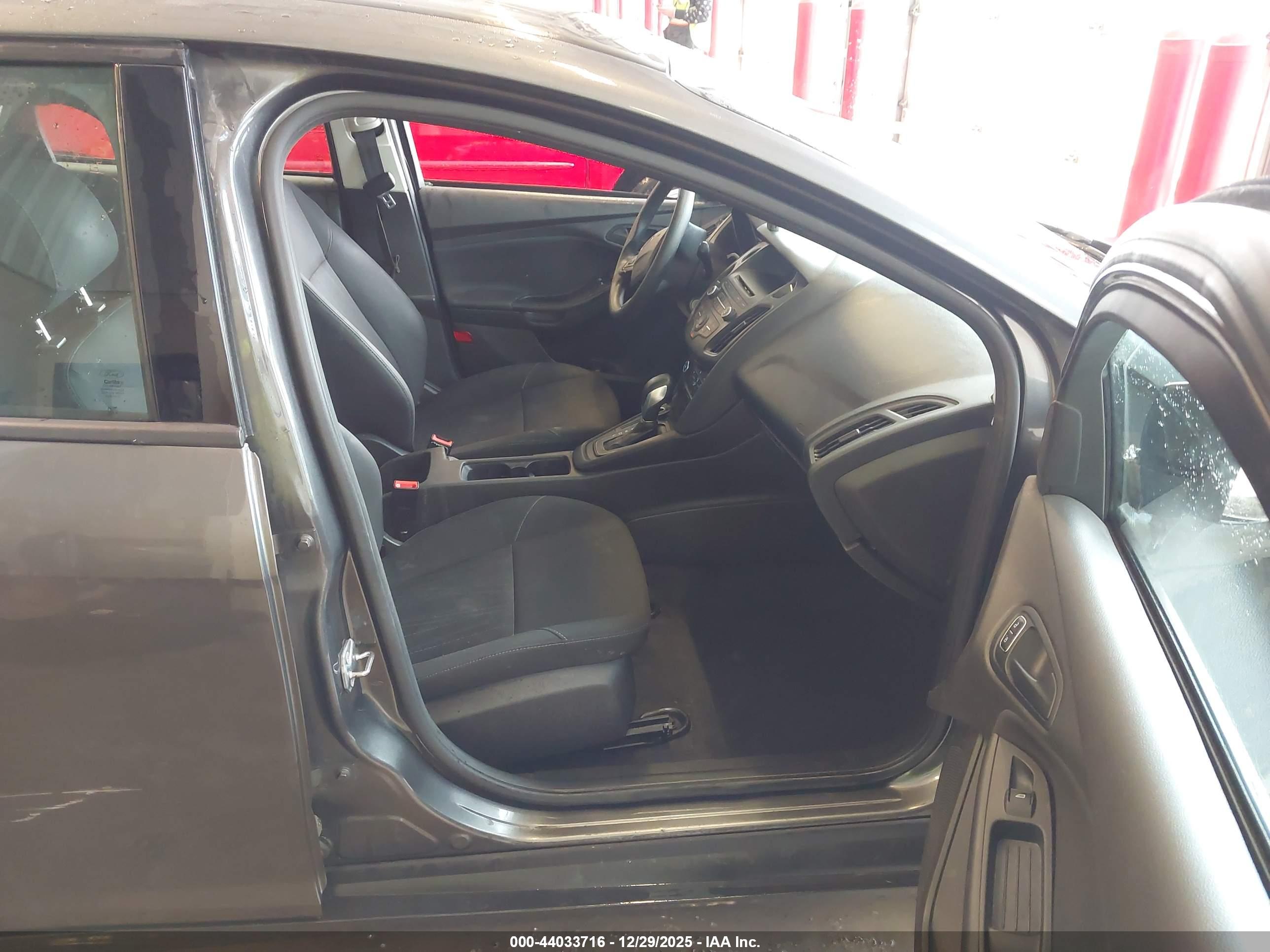 FORD FOCUS image 5
