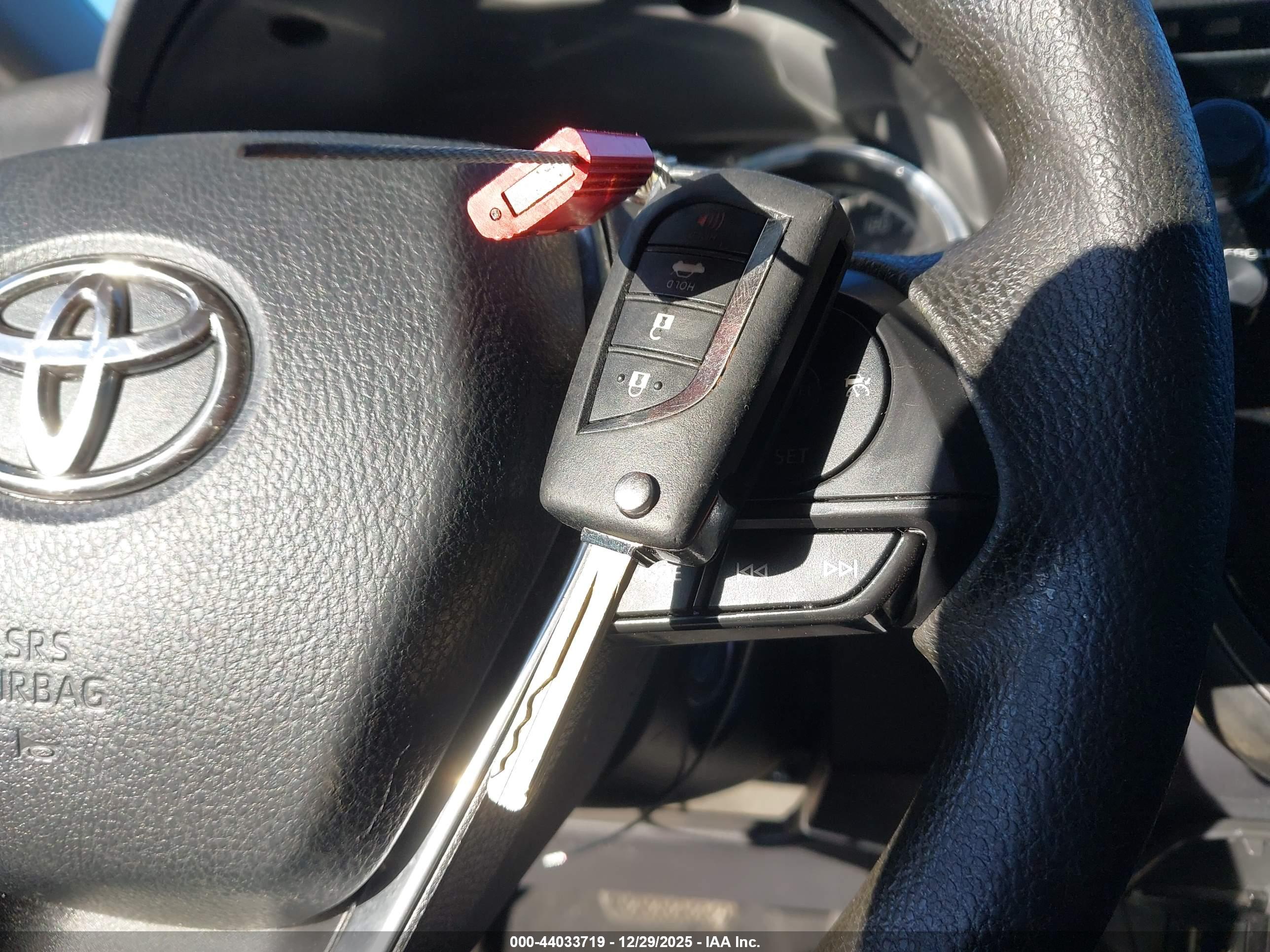 TOYOTA CAMRY image 11