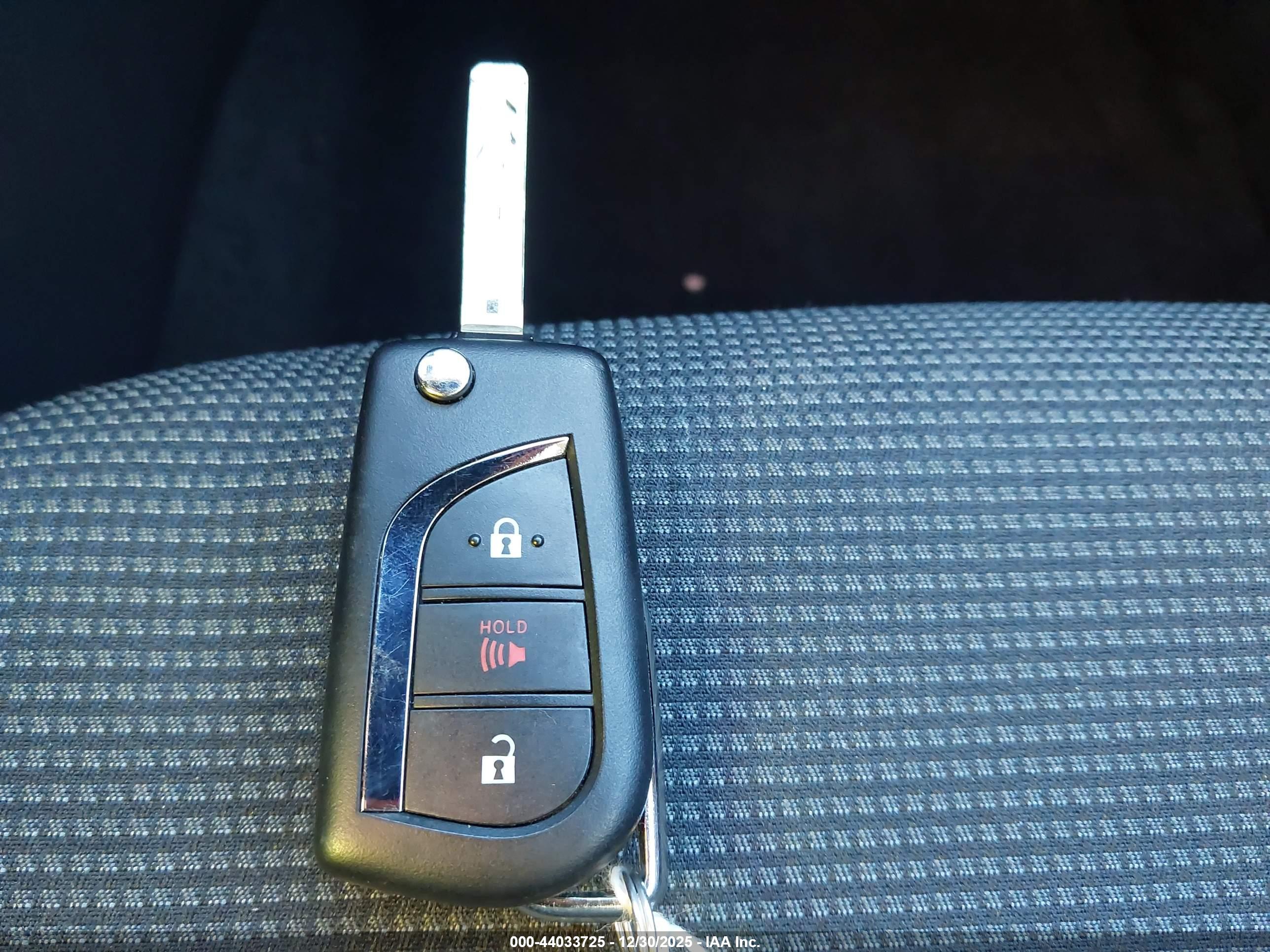 TOYOTA RAV4 image 11
