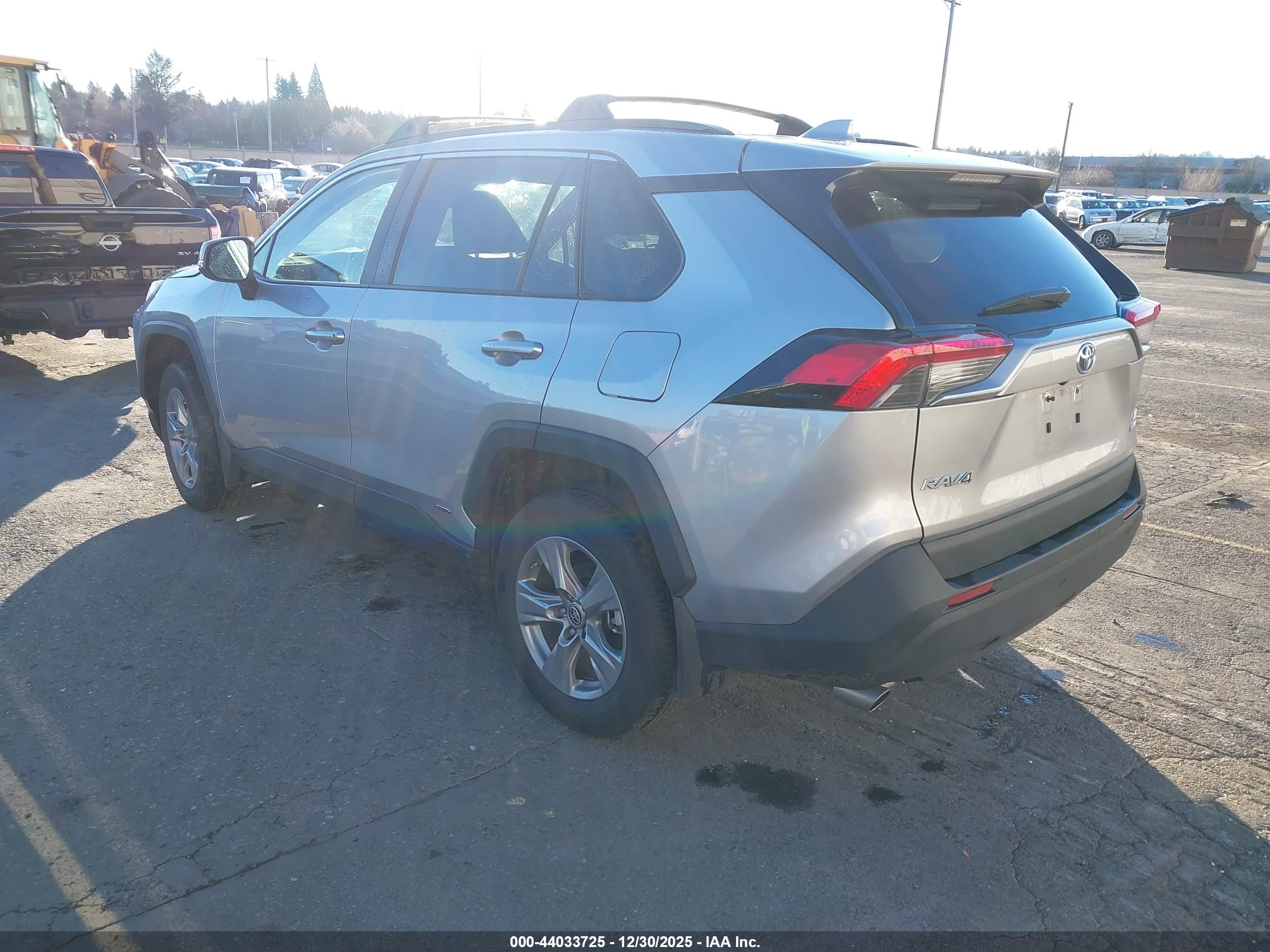 TOYOTA RAV4 image 3
