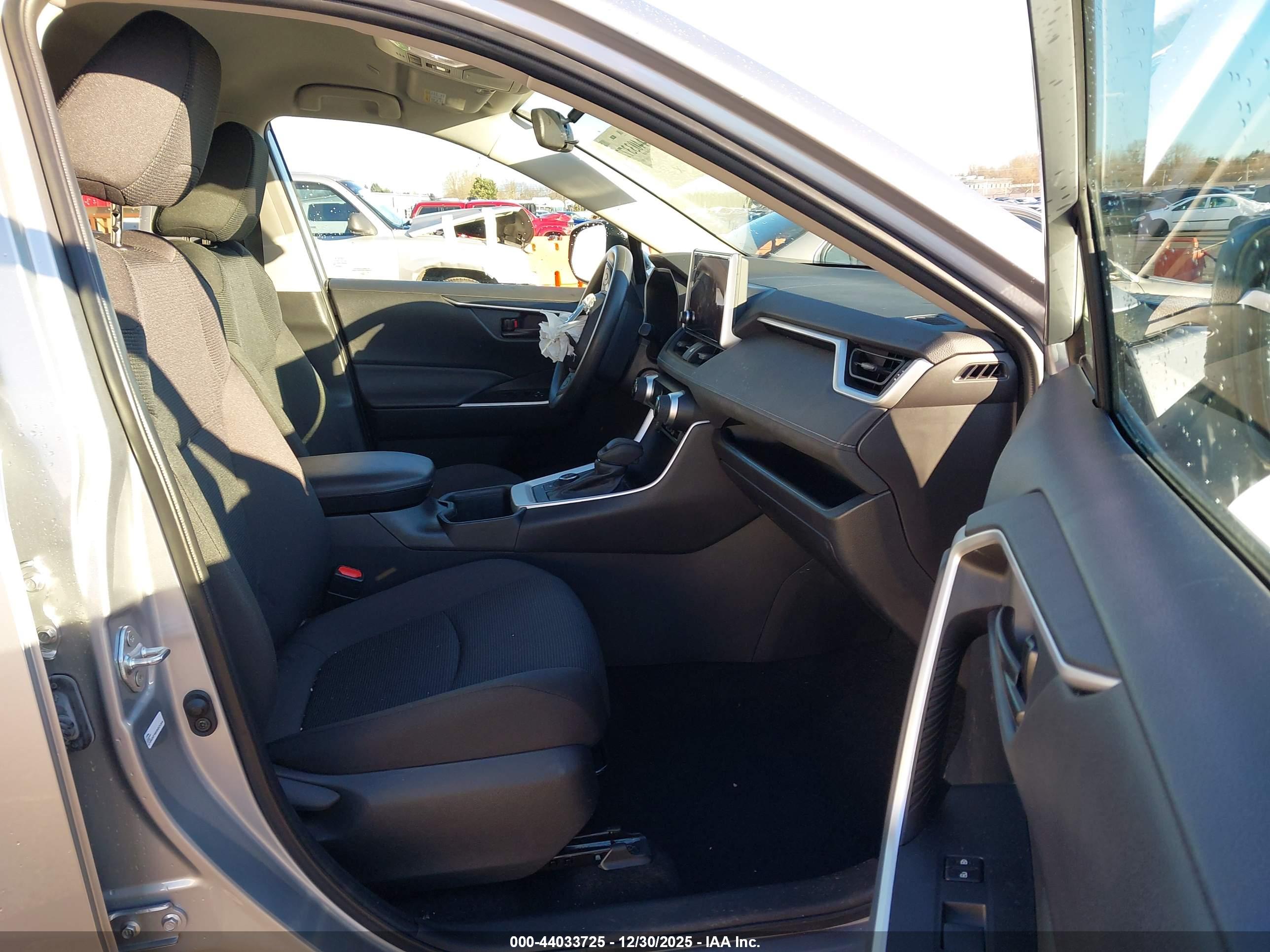 TOYOTA RAV4 image 5