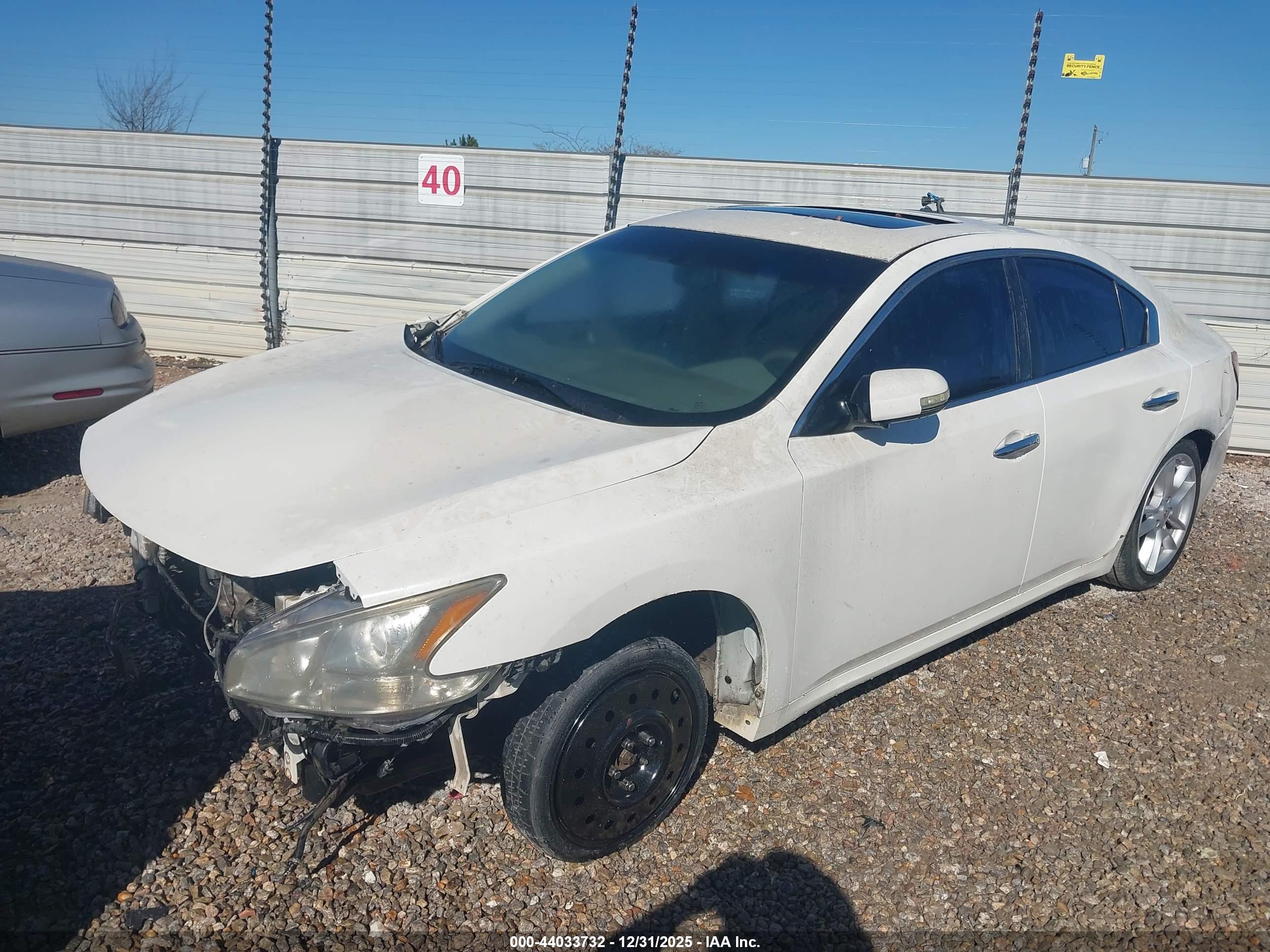 NISSAN MAXIMA image 2