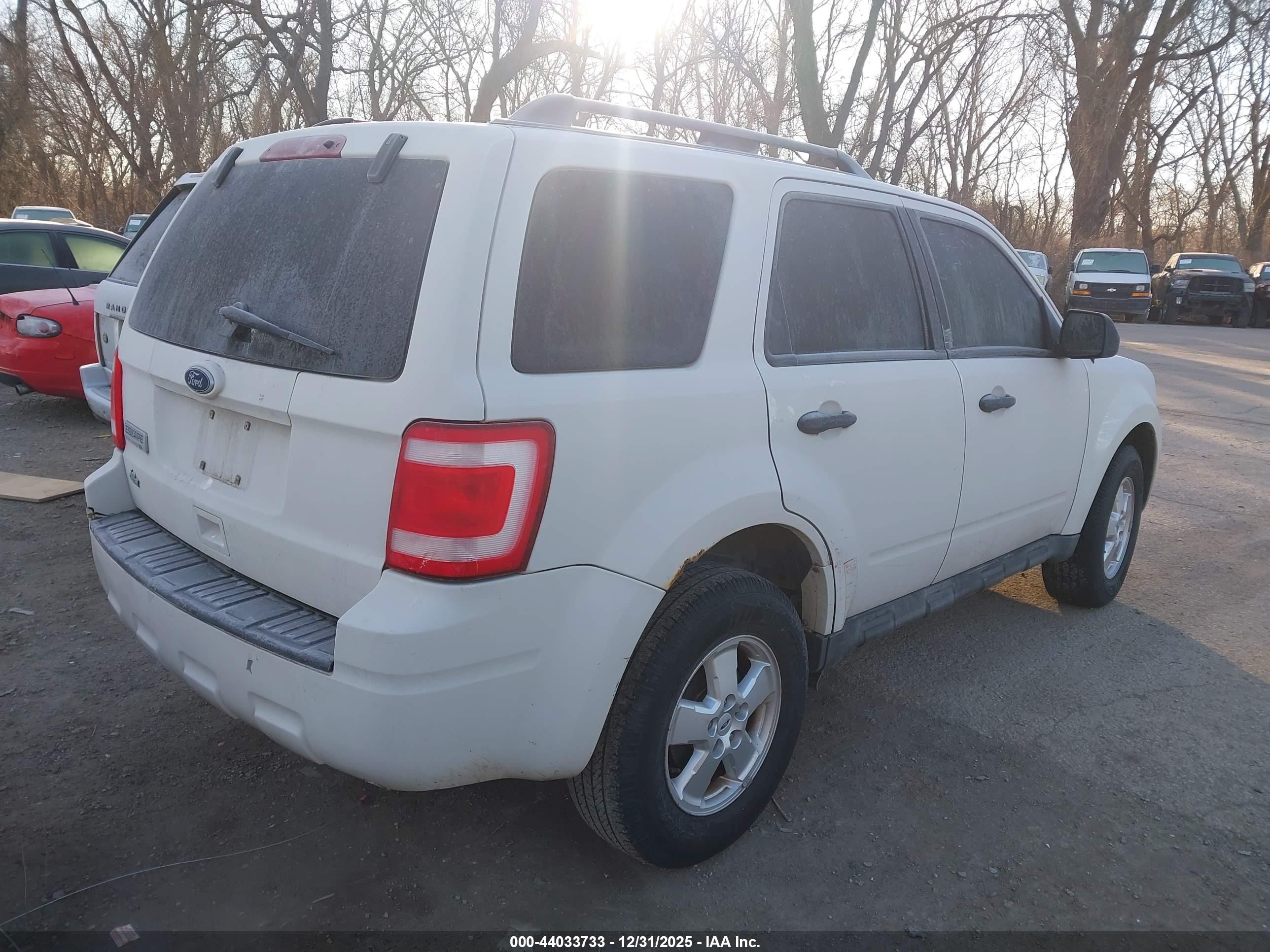 FORD ESCAPE image 4