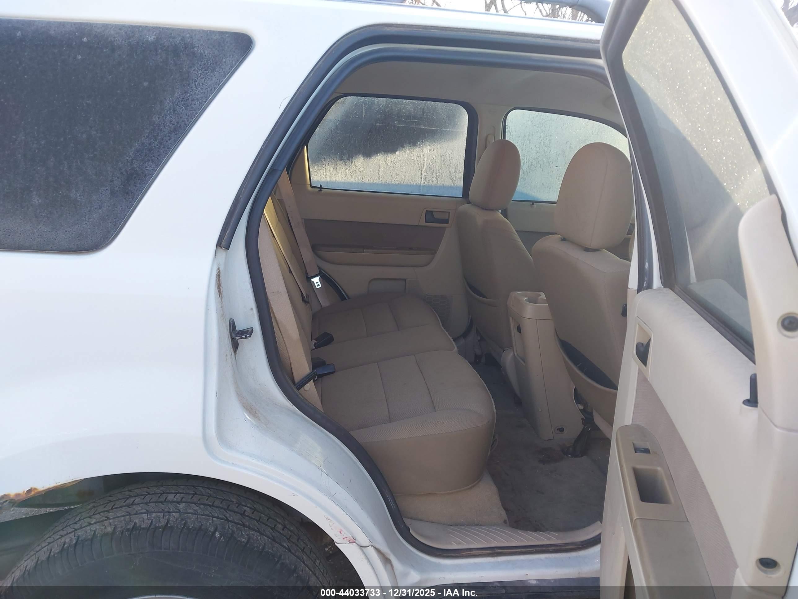 FORD ESCAPE image 8