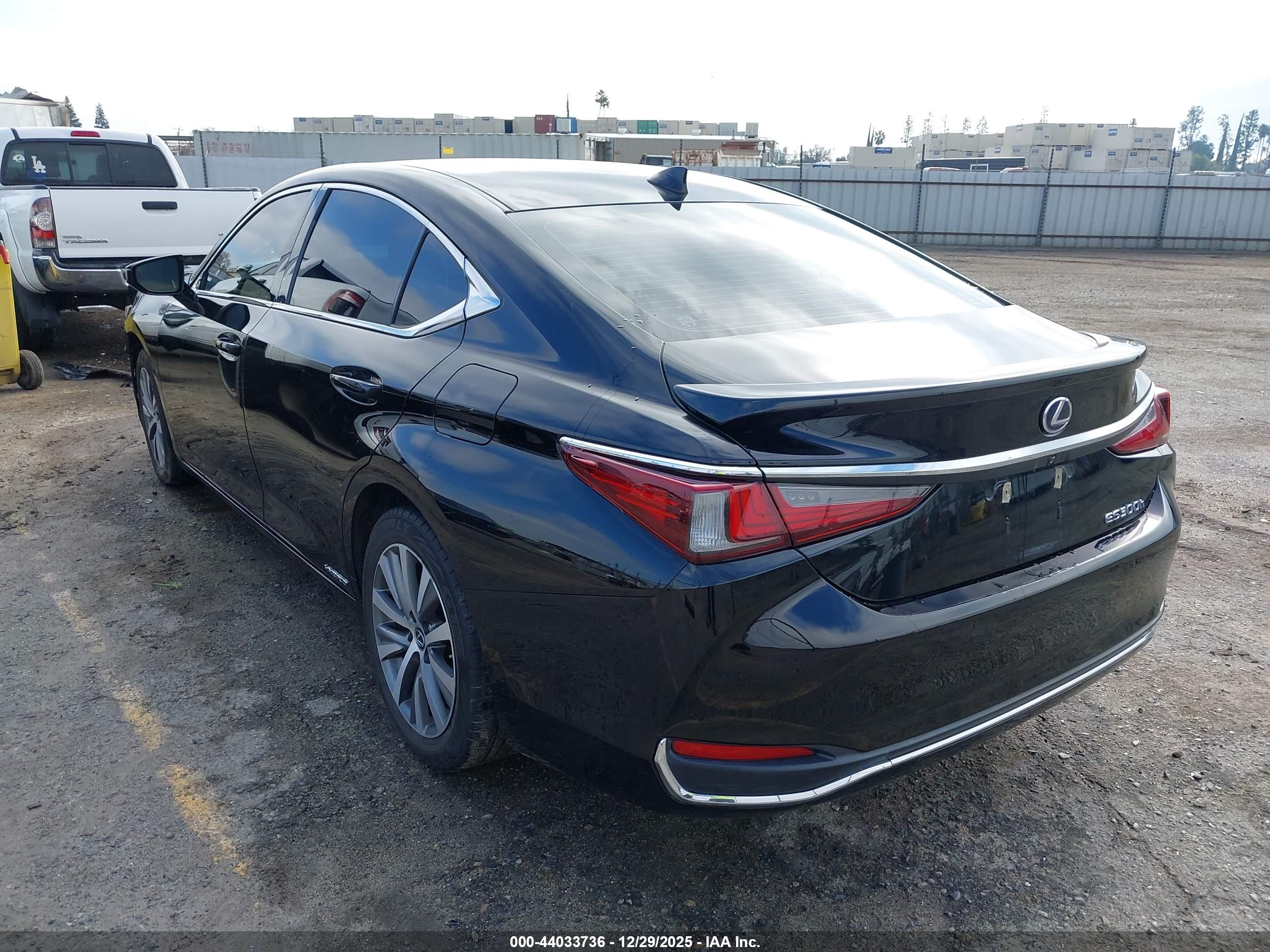 LEXUS ES image 3