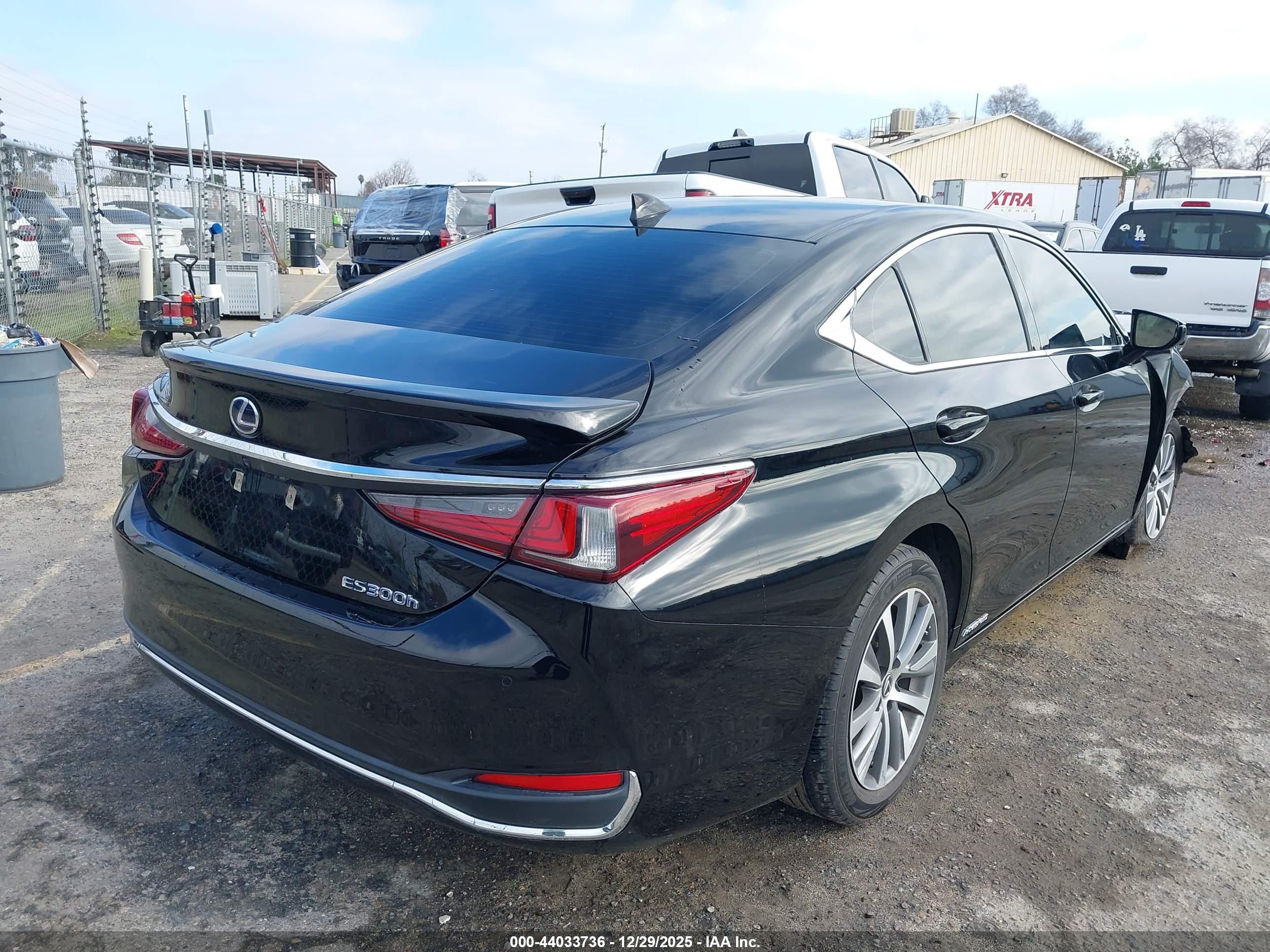 LEXUS ES image 4
