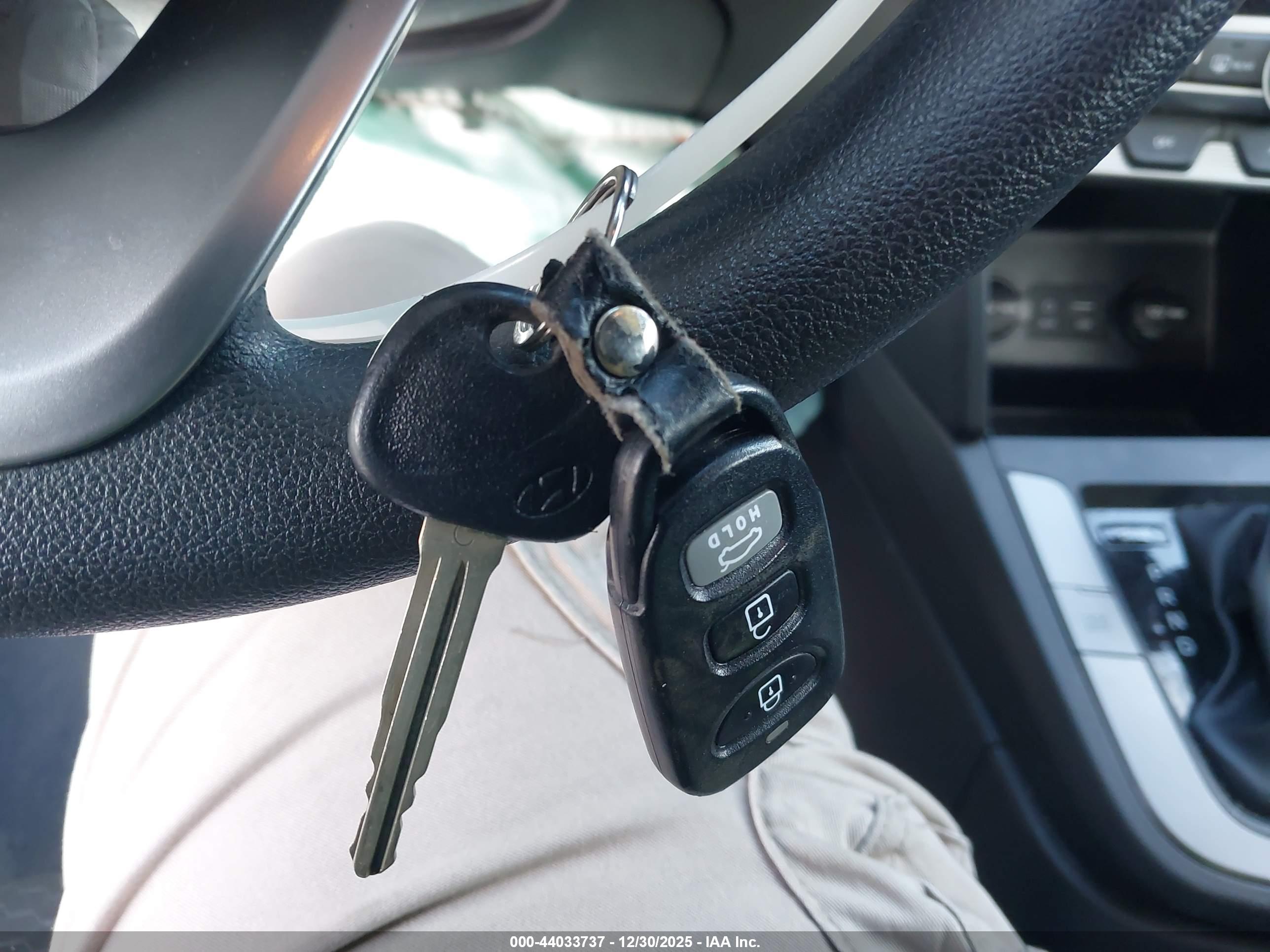 HYUNDAI ELANTRA image 11